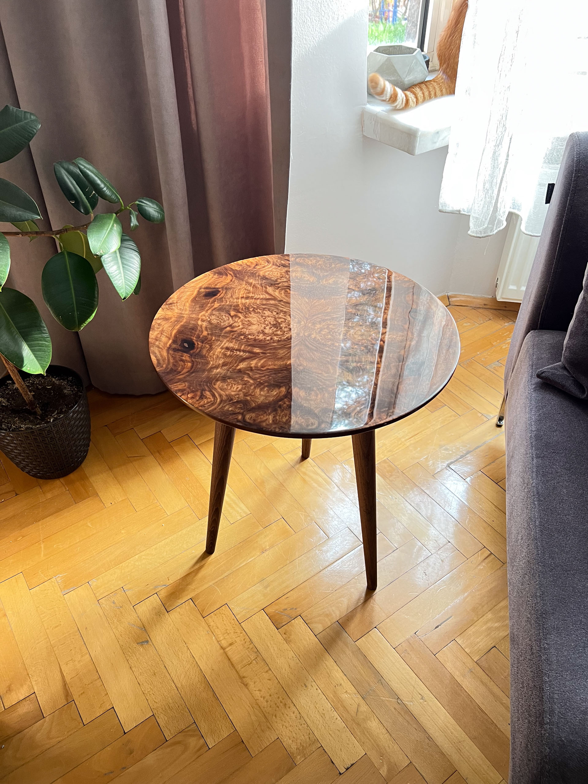 Doğal Kök Kaplama Yuvarlak Sehpa 50cm | Parlak Cilalı Yan Sehpa