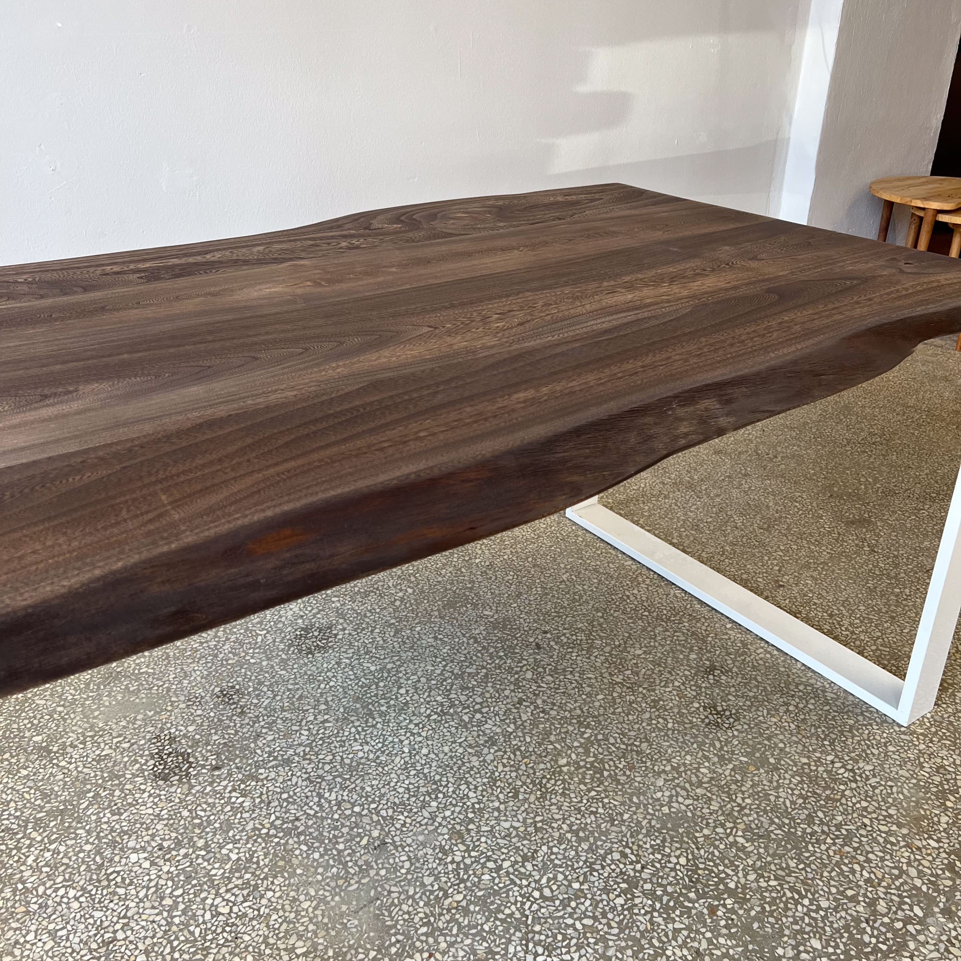 Doğal Kenar Karaağaç Yemek Masası – 152x90 cm | El Yapımı