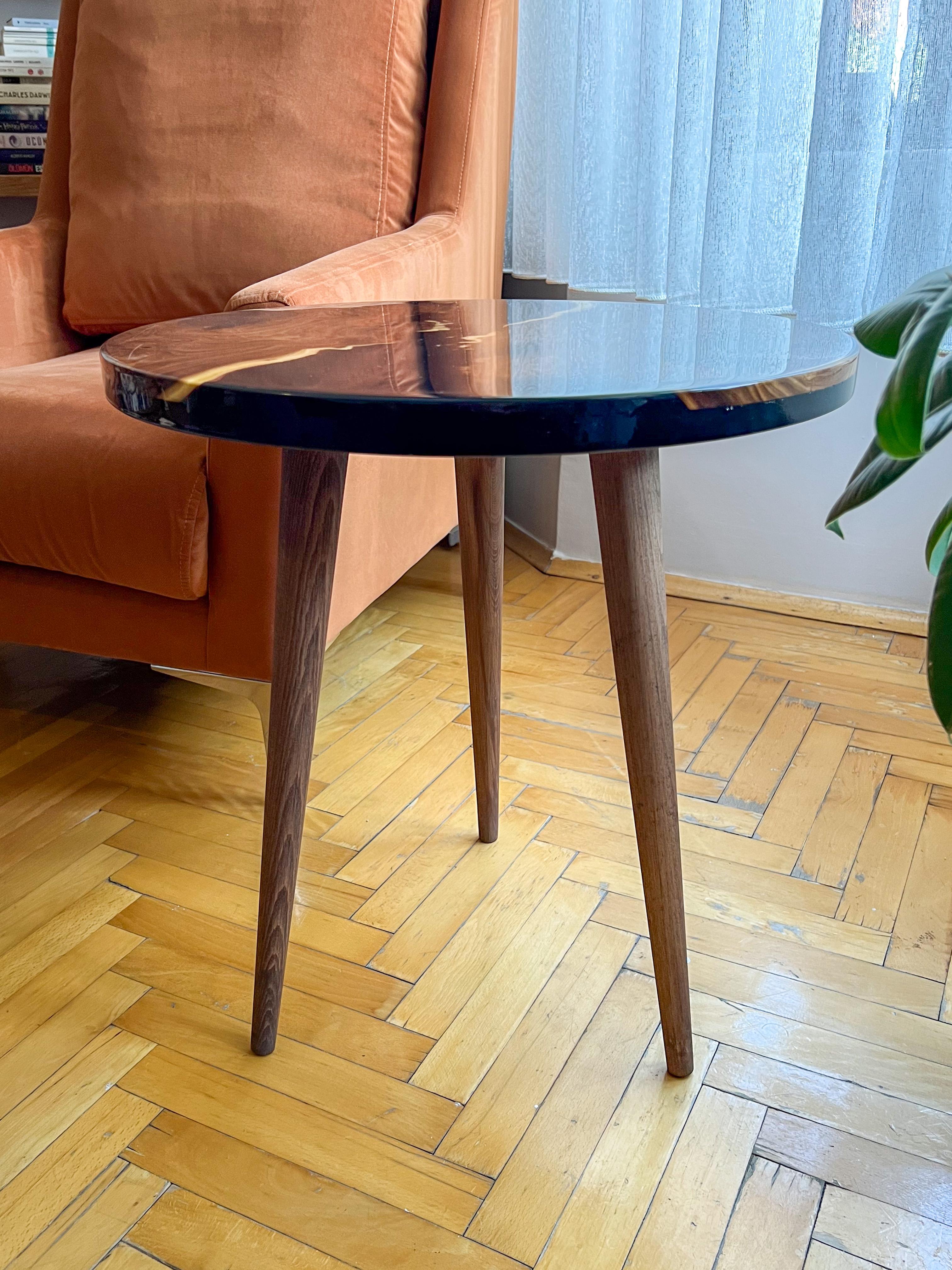 20" Round Black Resin River Coffee & Side Table