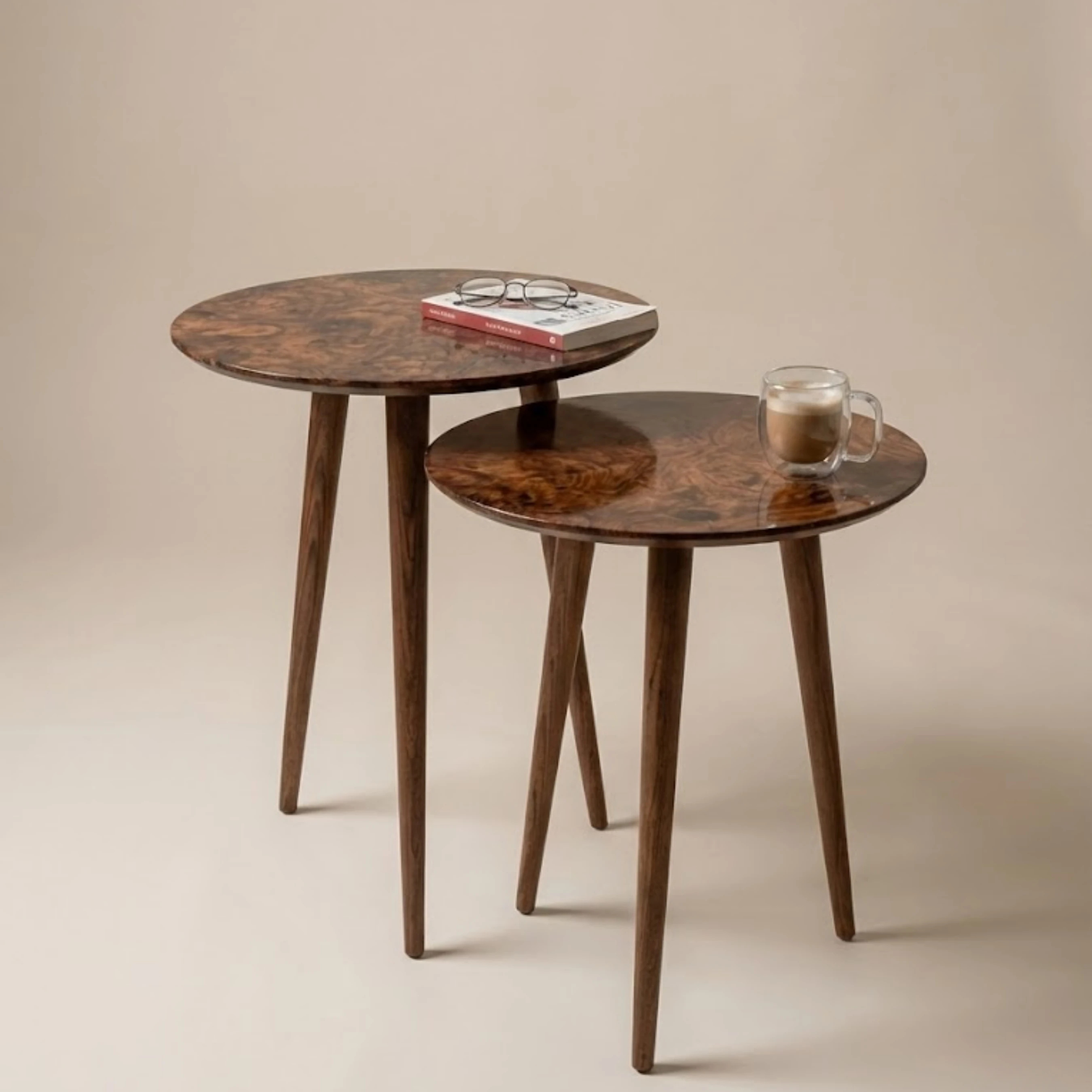 El Yapımı 2’li Ceviz Yan Sehpa – Doğal Ahşap Parlak Yüzeyli