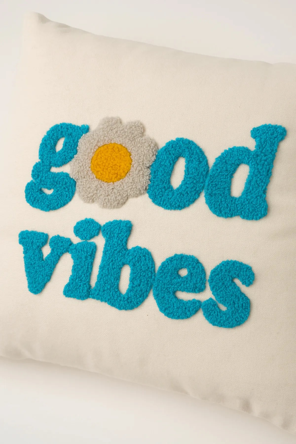 Punch İşlemeli Kırlent Kılıfı Good Vibes Mavi 