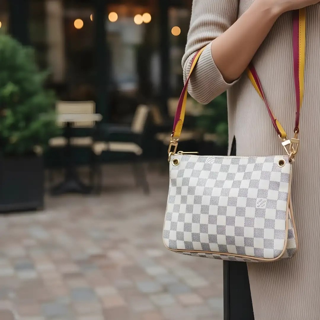 Cante Louis Vuitton Paris Ngjyre Pastel me Katror Gri dhe Rrip me Dizajn Roze dhe te Verdhe S.Hand