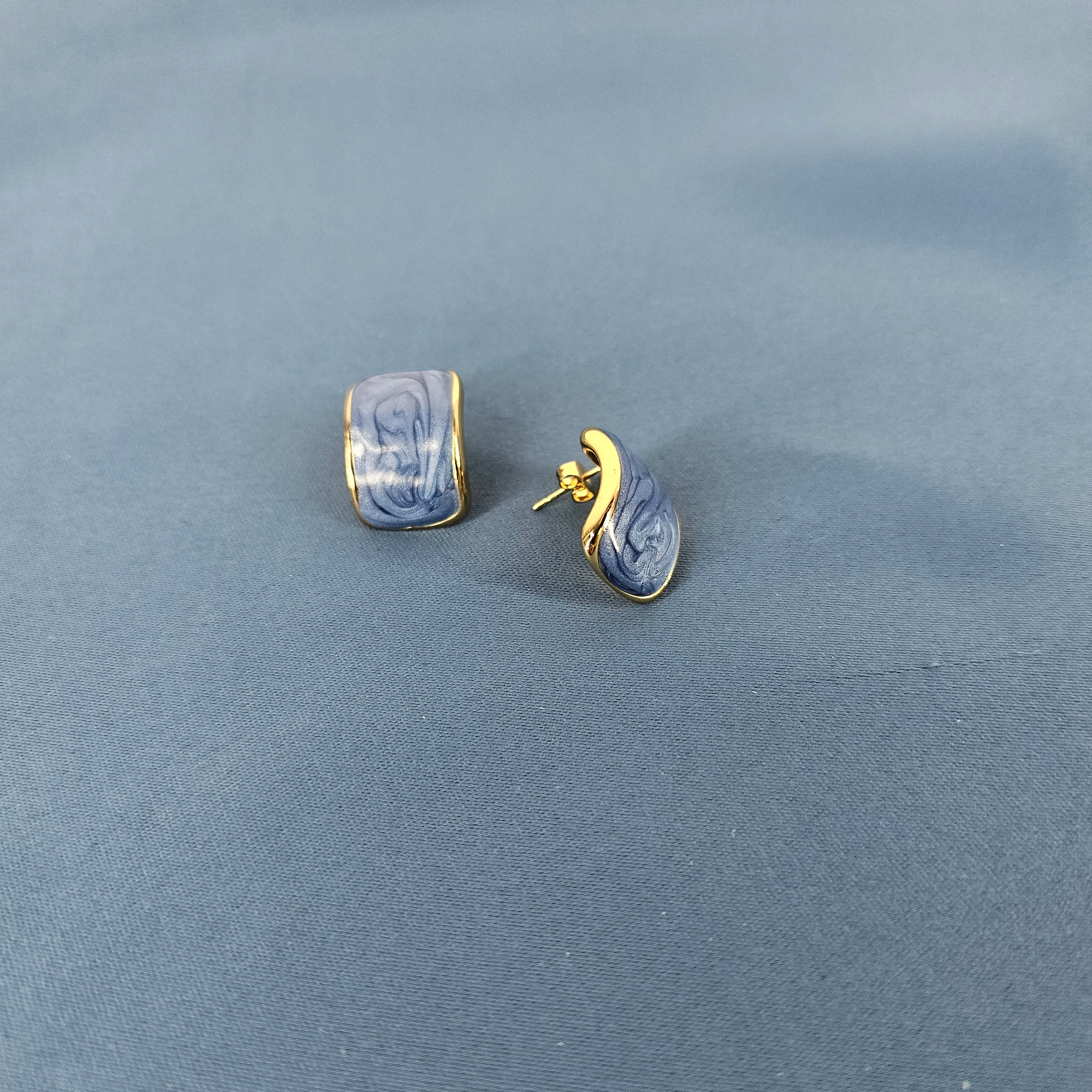 Vathe Femrash Çeliku M36 Stainless Steel Ngjyre Gold me Dizajn Blu  Women Earrings