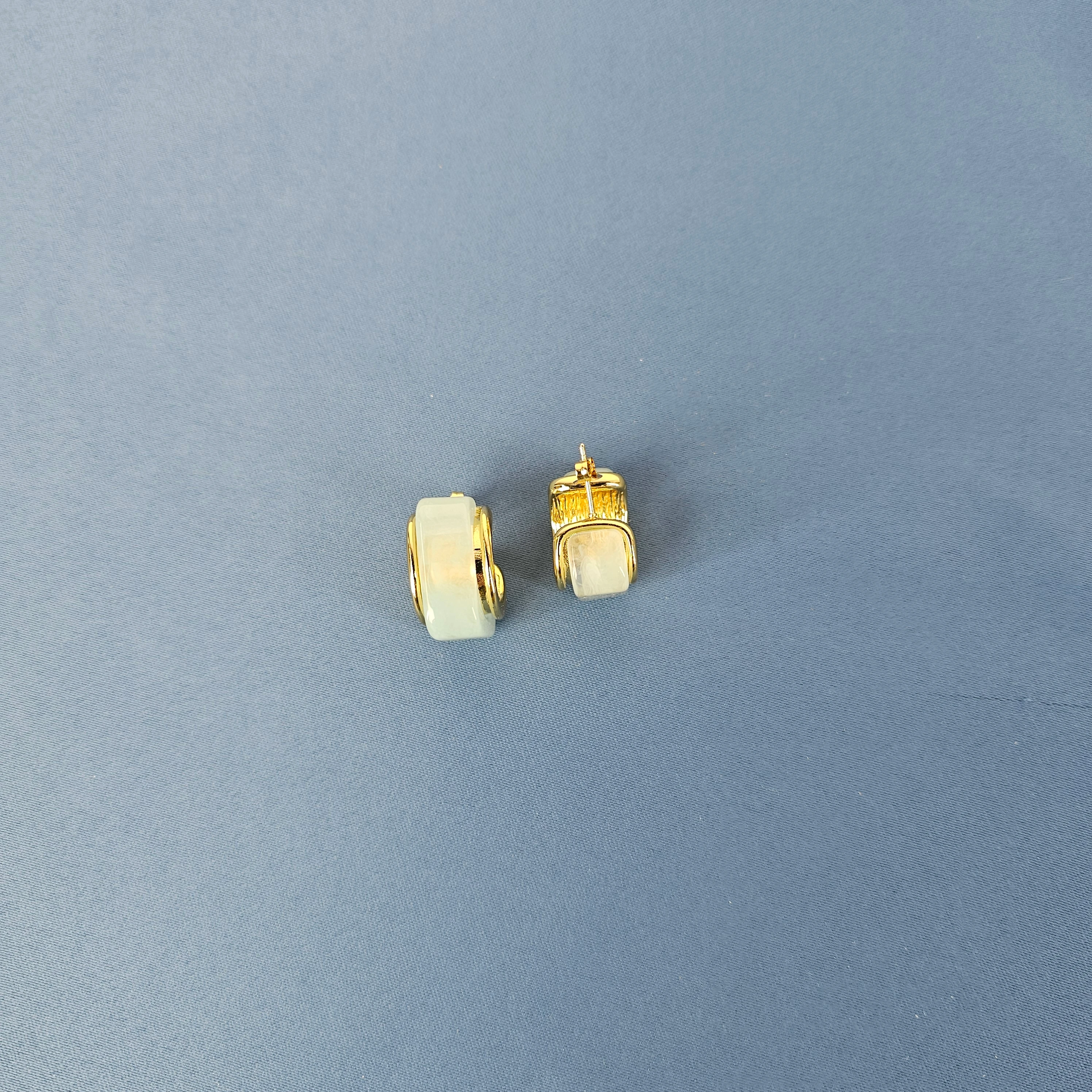 Vathe Femrash Çeliku M28 Stainless Steel Ngjyre Gold me Dizajn Mente Women Earrings