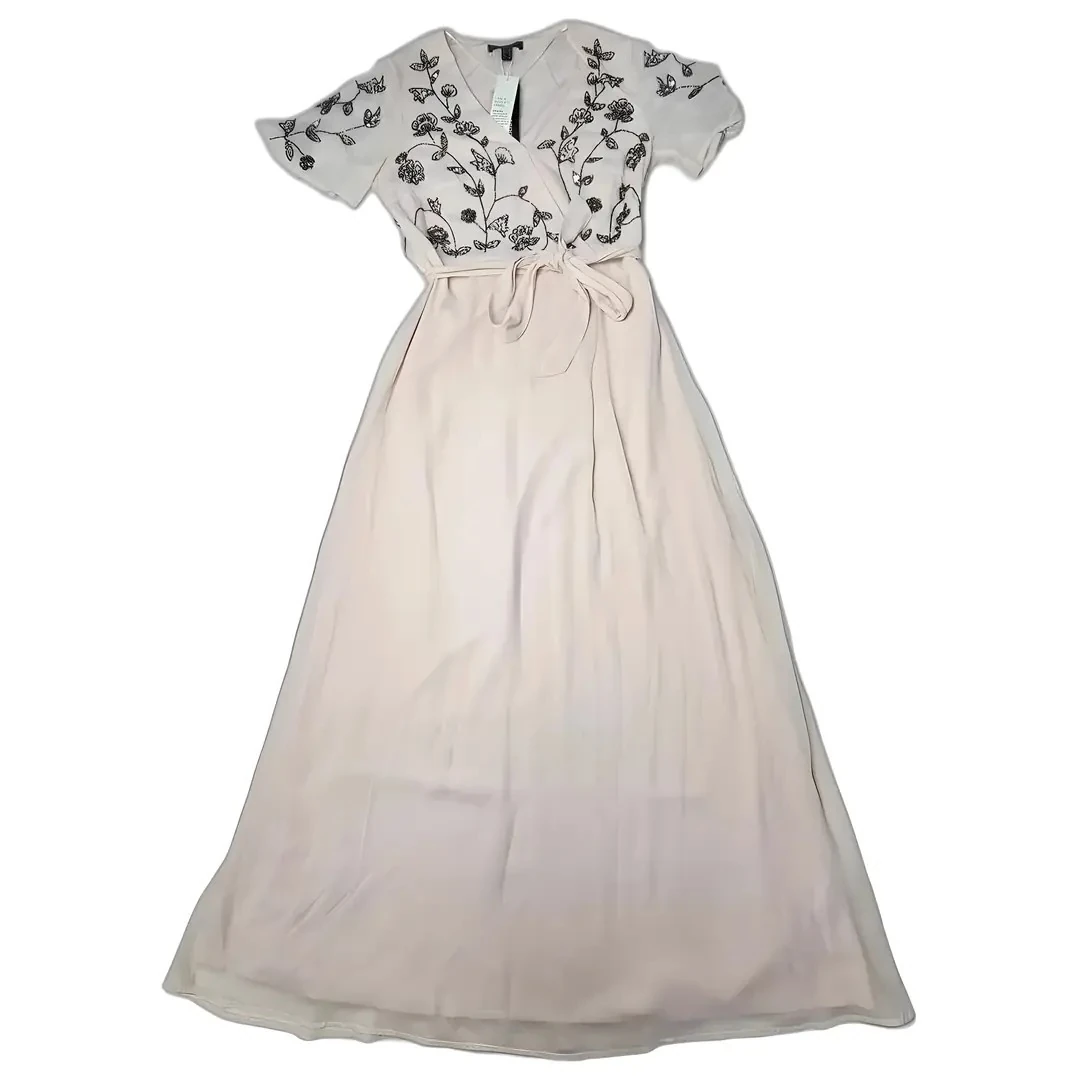 Fustan Femrash Ngjyre Roze e Lehte me Dizajn Ruaze Outlet Women's Dress