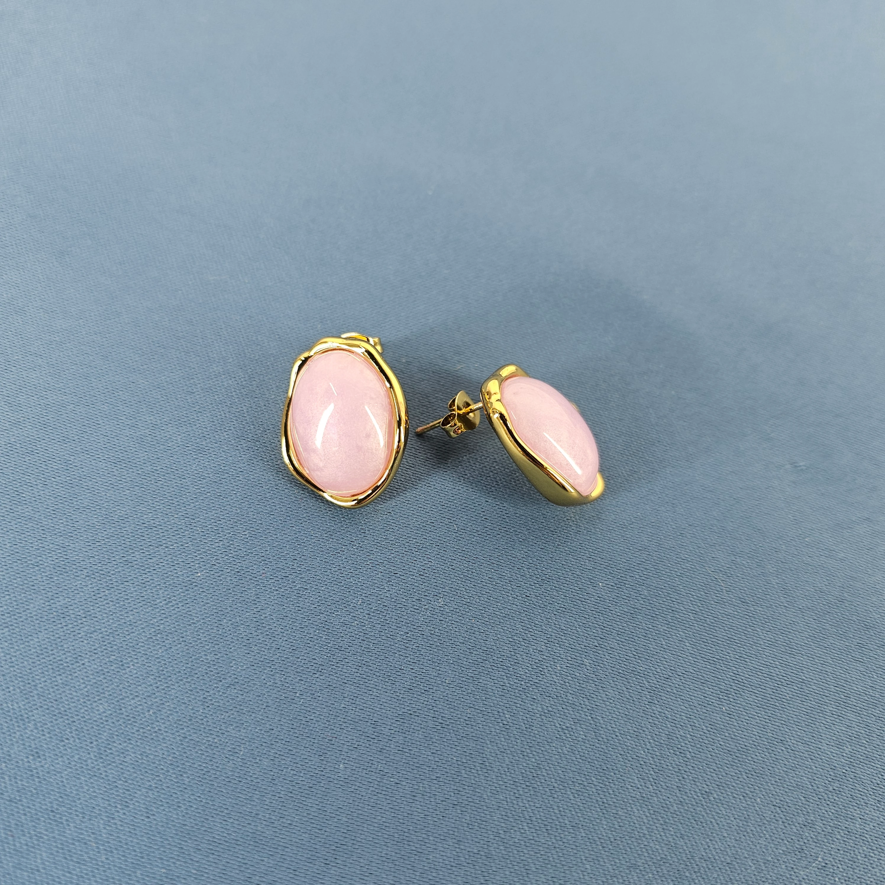 Vathe Femrash Çeliku M41 Stainless Steel Ngjyre Gold me Dizajn Roze Women Earrings