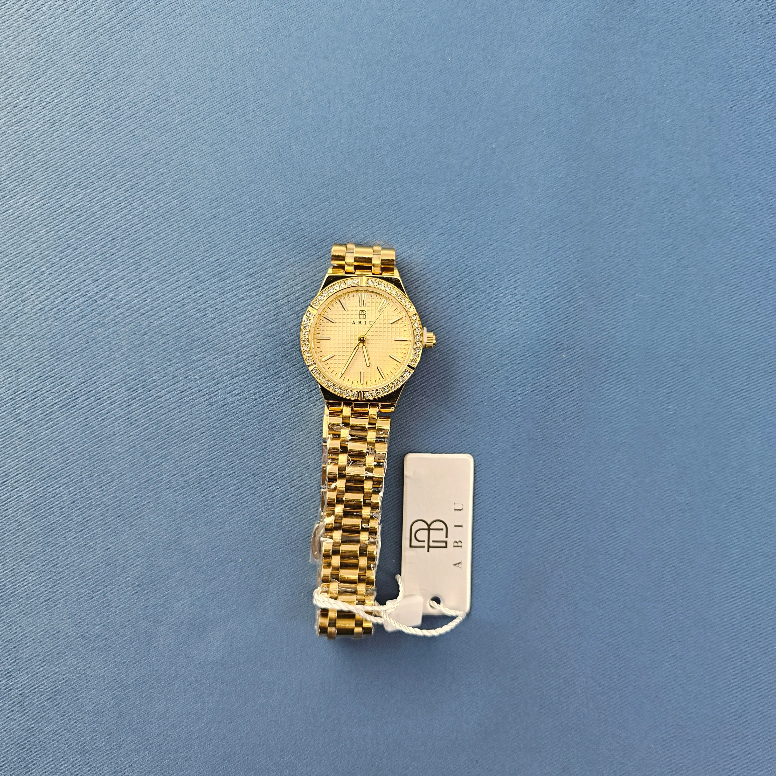 Ore Femrash Çeliku M8  Ngjyre Gold Women Watch