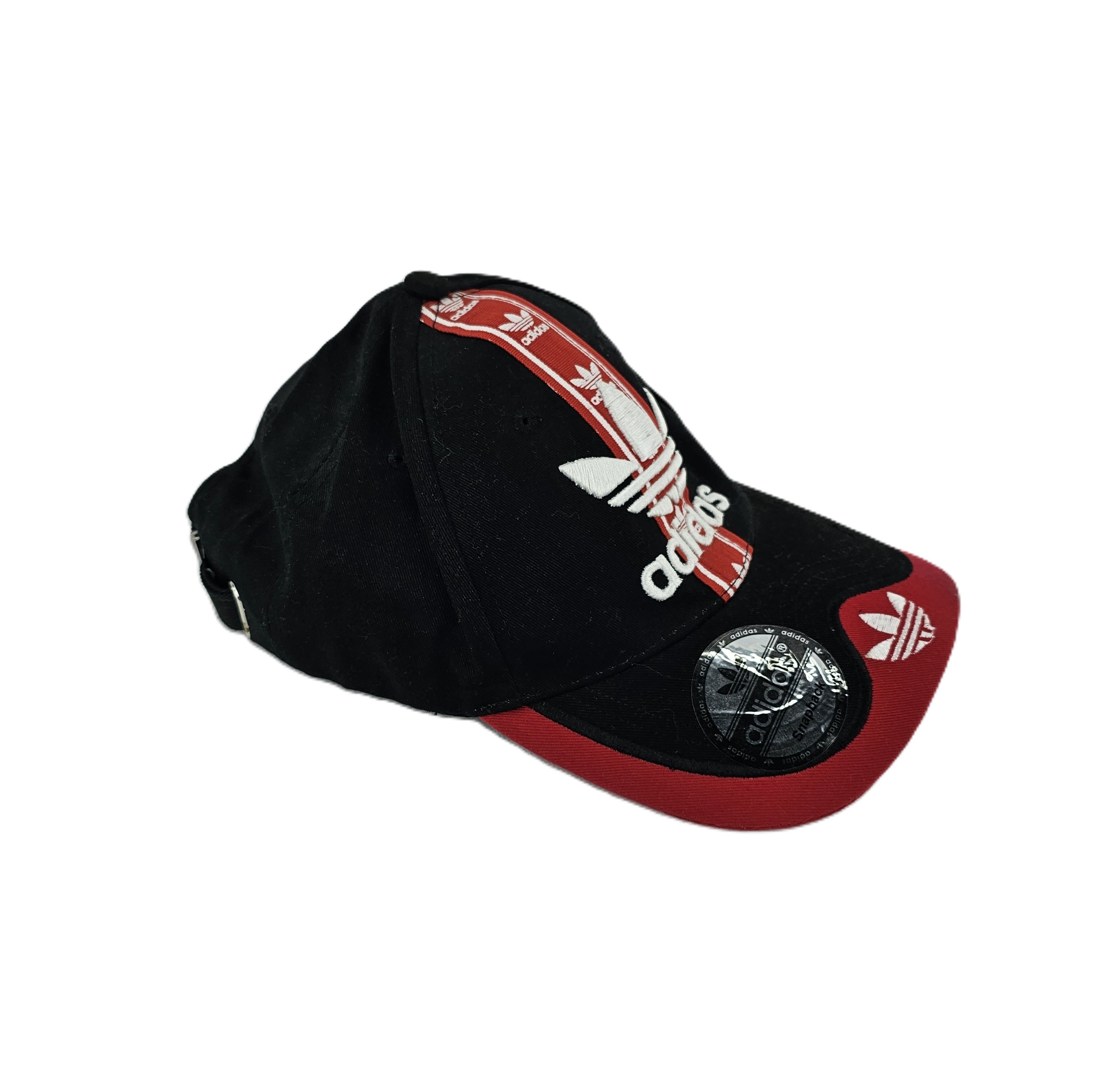 Kapele Meshkujsh Adidas Ngjyre e Zeze me Dizajn te Kuq dhe te Bardhe S.Hand/Hat
