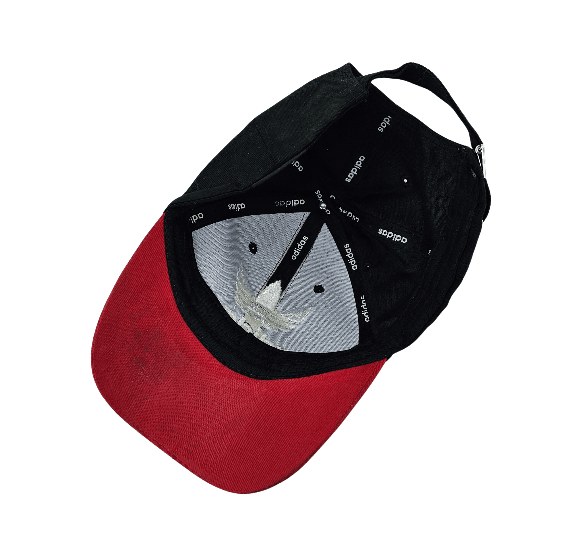 Kapele Meshkujsh Adidas Ngjyre e Zeze me Dizajn te Kuq dhe te Bardhe S.Hand/Hat