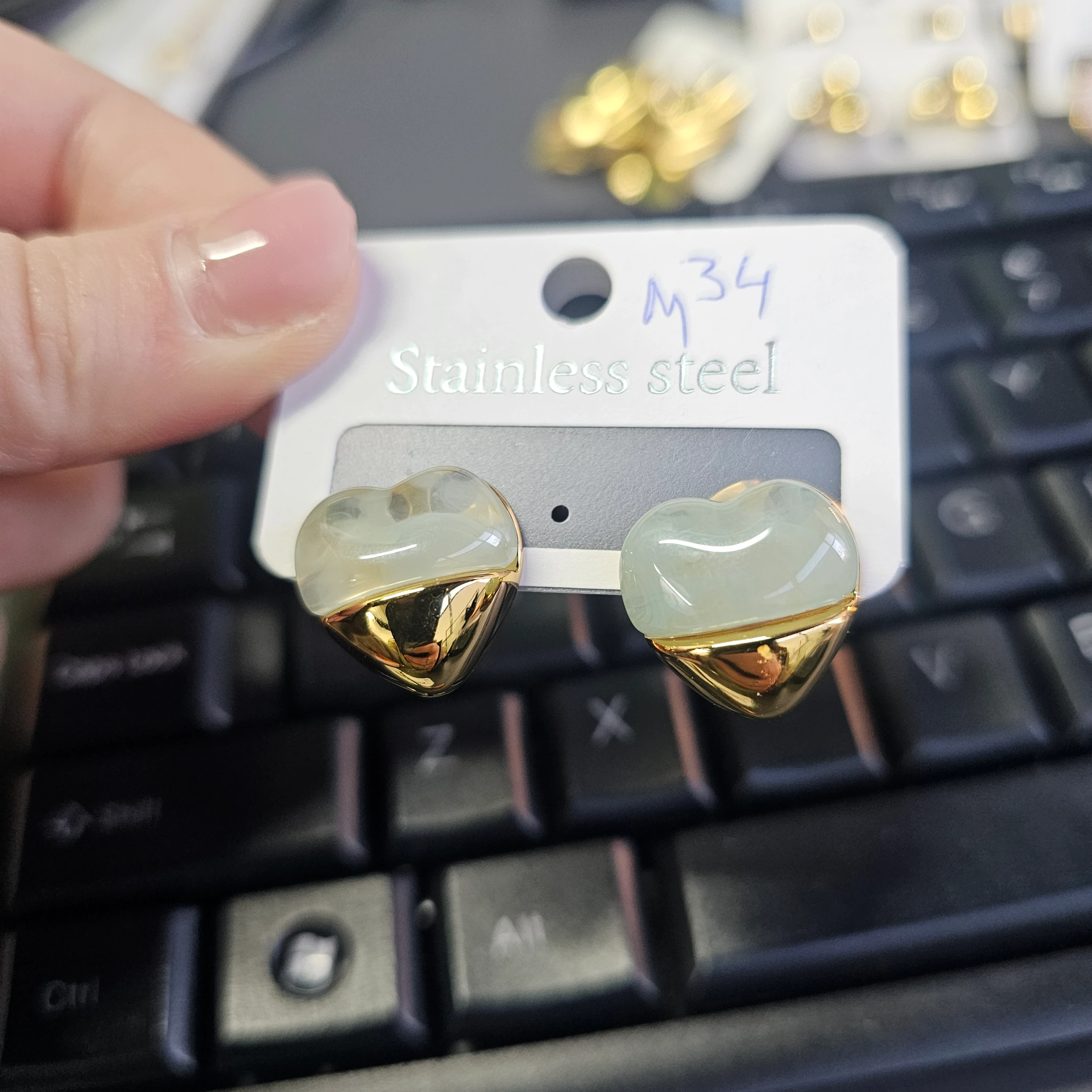 Vathe Femrash Çeliku M34 Stainless Steel Ngjyre Gold me Dizajn Mente Women Earrings