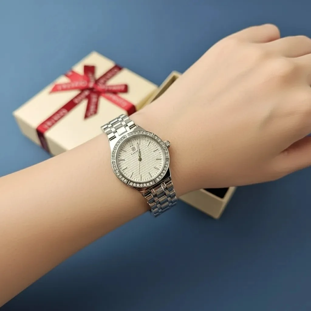 Ore Femrash Çeliku M7  Ngjyre Silver Women Watch