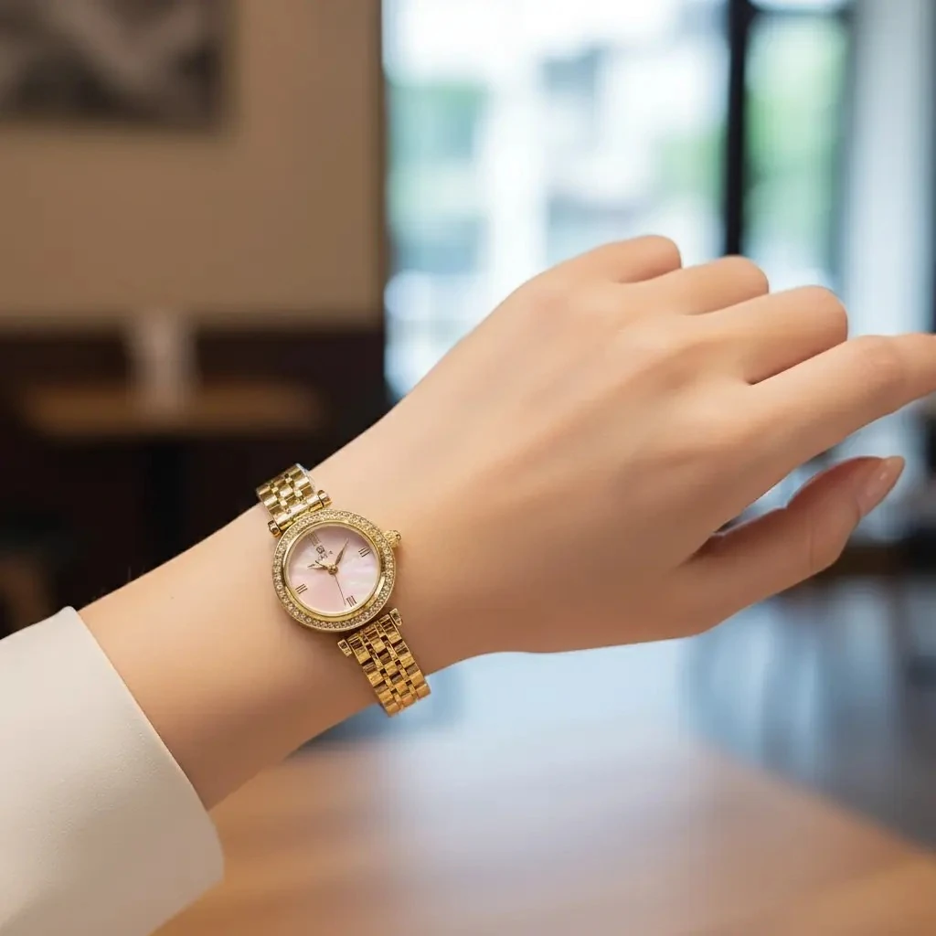 Ore Femrash Çeliku M4  Ngjyre Gold Women Watch