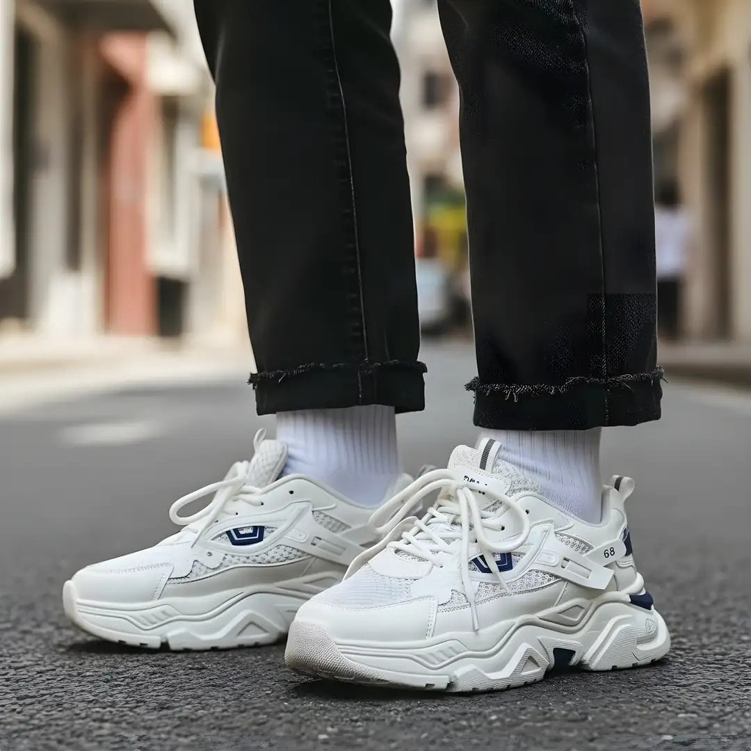 Atlete Meshkujsh Ngjyre te Bardha me Dizajn Blu S.Hand/Trainers