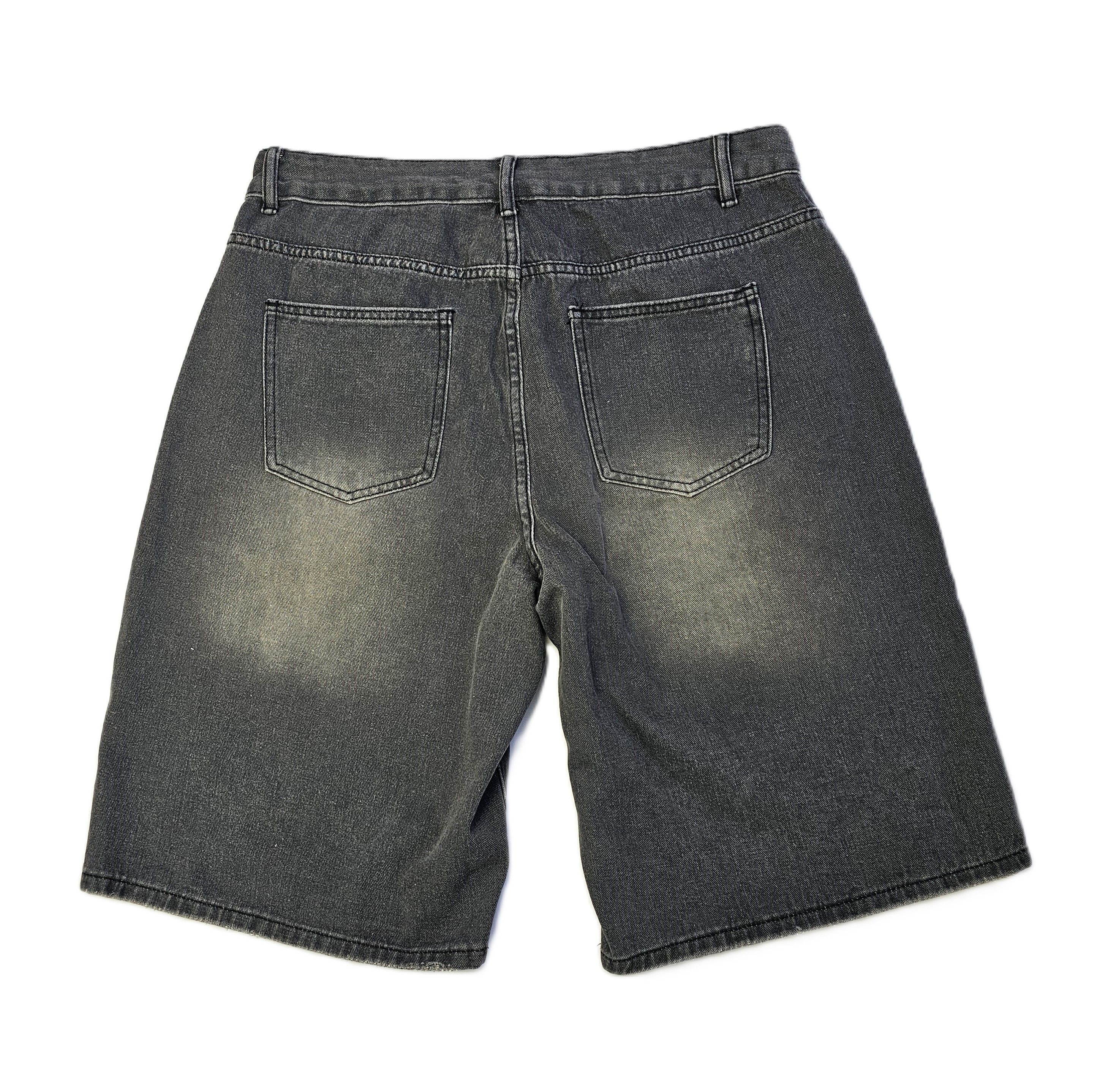 Pantallona te Shkurtra Meshkujsh Ngjyre Gri e Erret me Dizajn merimange Outlet/Denim Shorts
