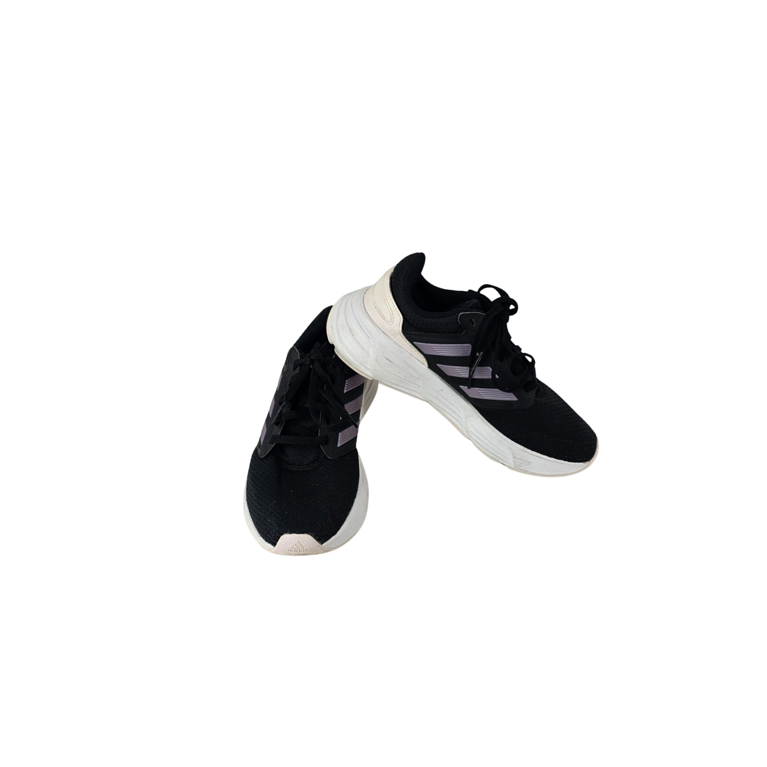 Atlete Femrash Adidas Ngjyre te Zeza me Dizajn te Bardhe dhe Lejla S.Hand Women's Shoes