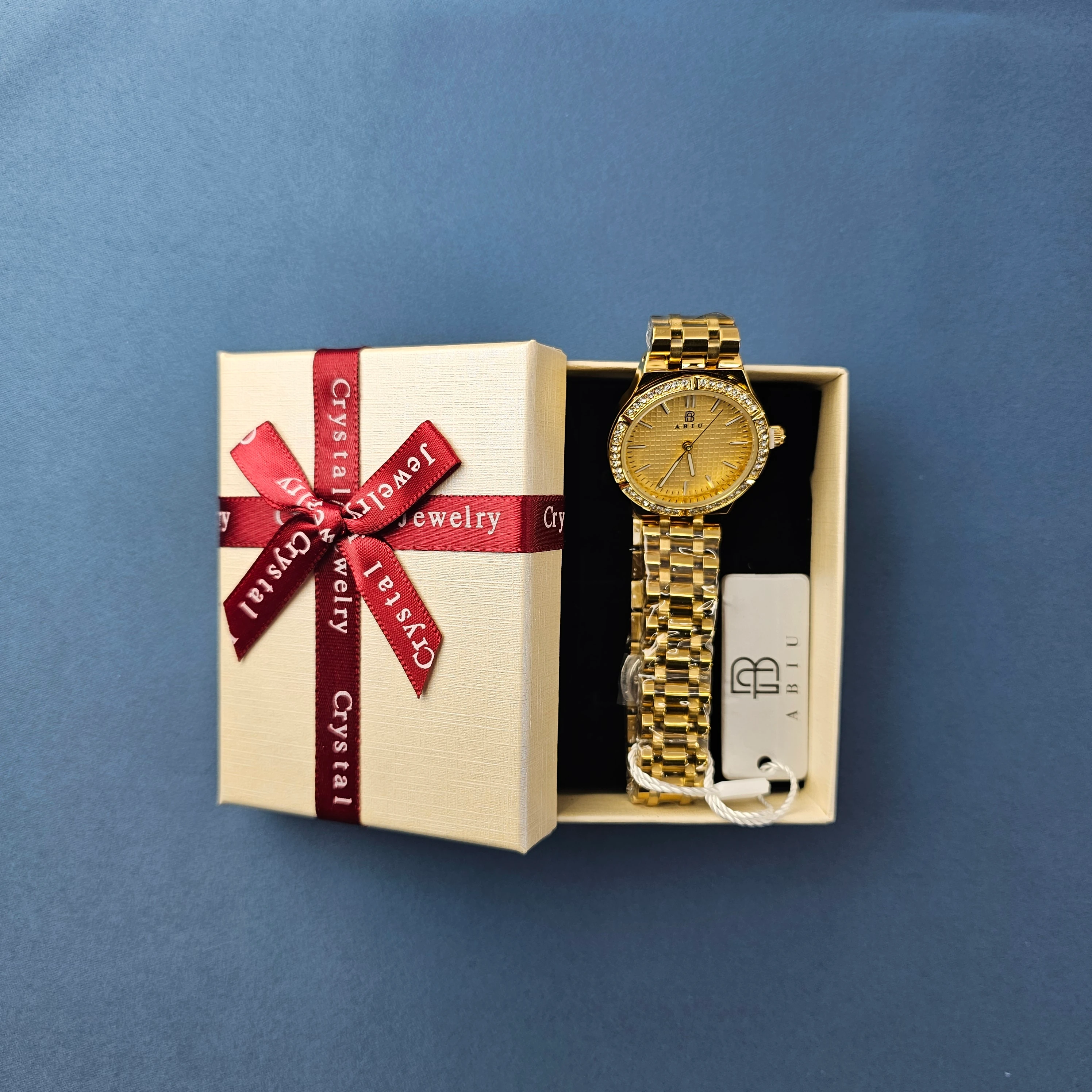 Ore Femrash Çeliku M8  Ngjyre Gold Women Watch