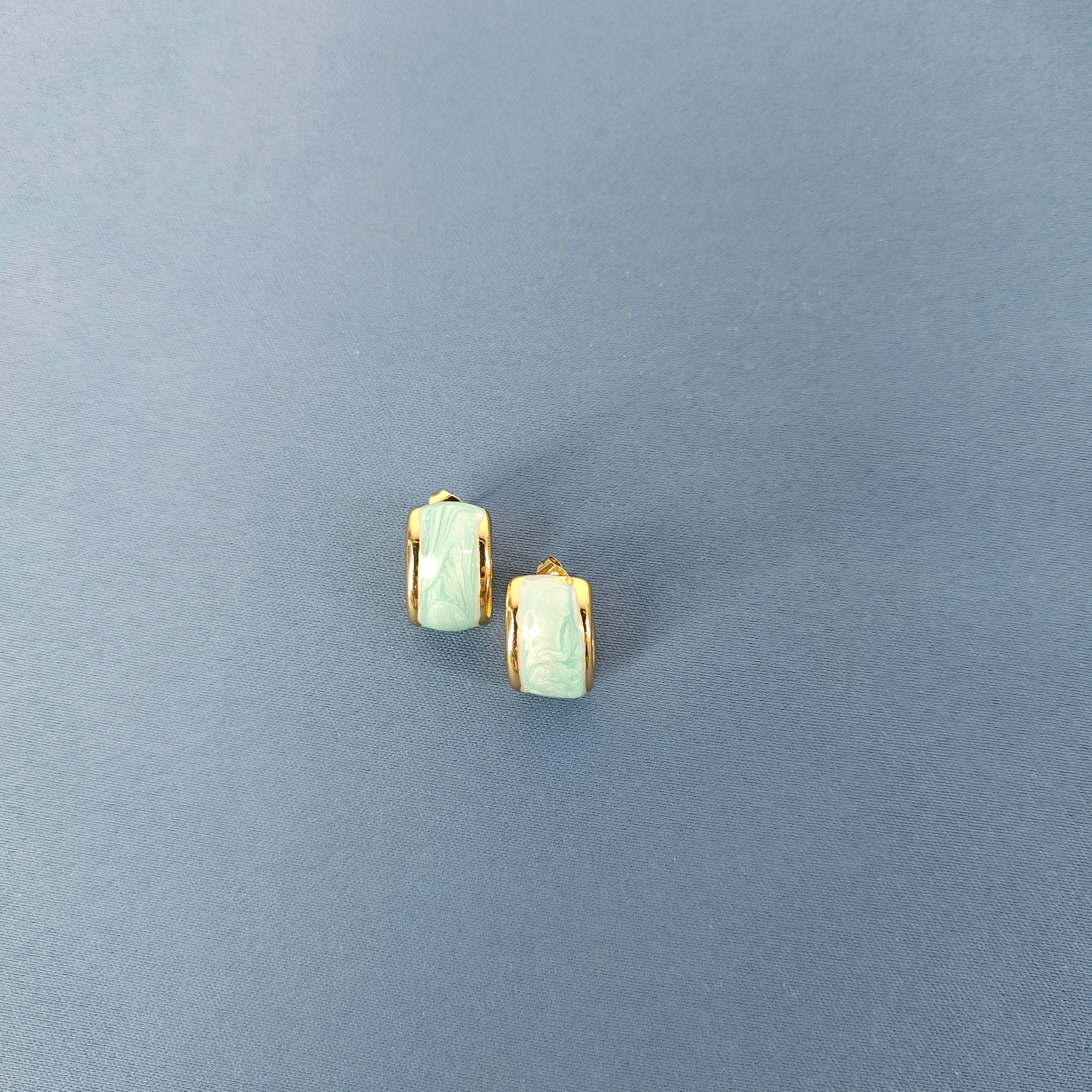 Vathe Femrash Çeliku M33 Stainless Steel Ngjyre Gold me Dizajn Mente Women Earrings