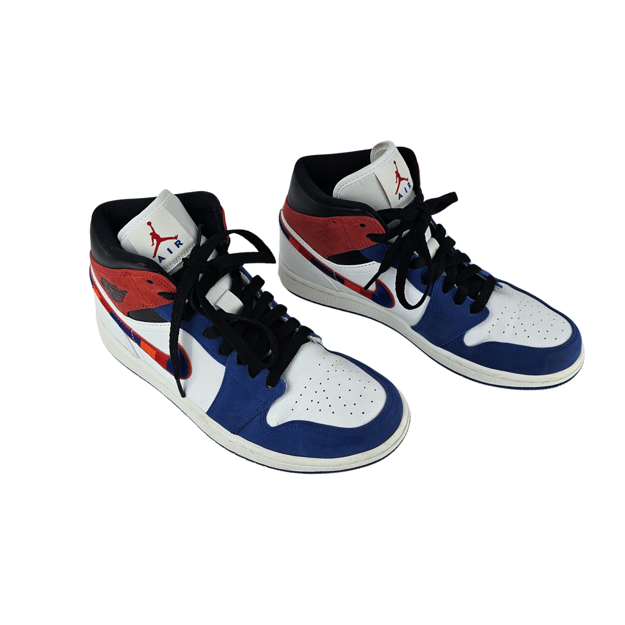 Atlete  Meshkujsh Air Jordan Ngjyre te bardha me Dizajn Blu dhe te Kuq/Trainers