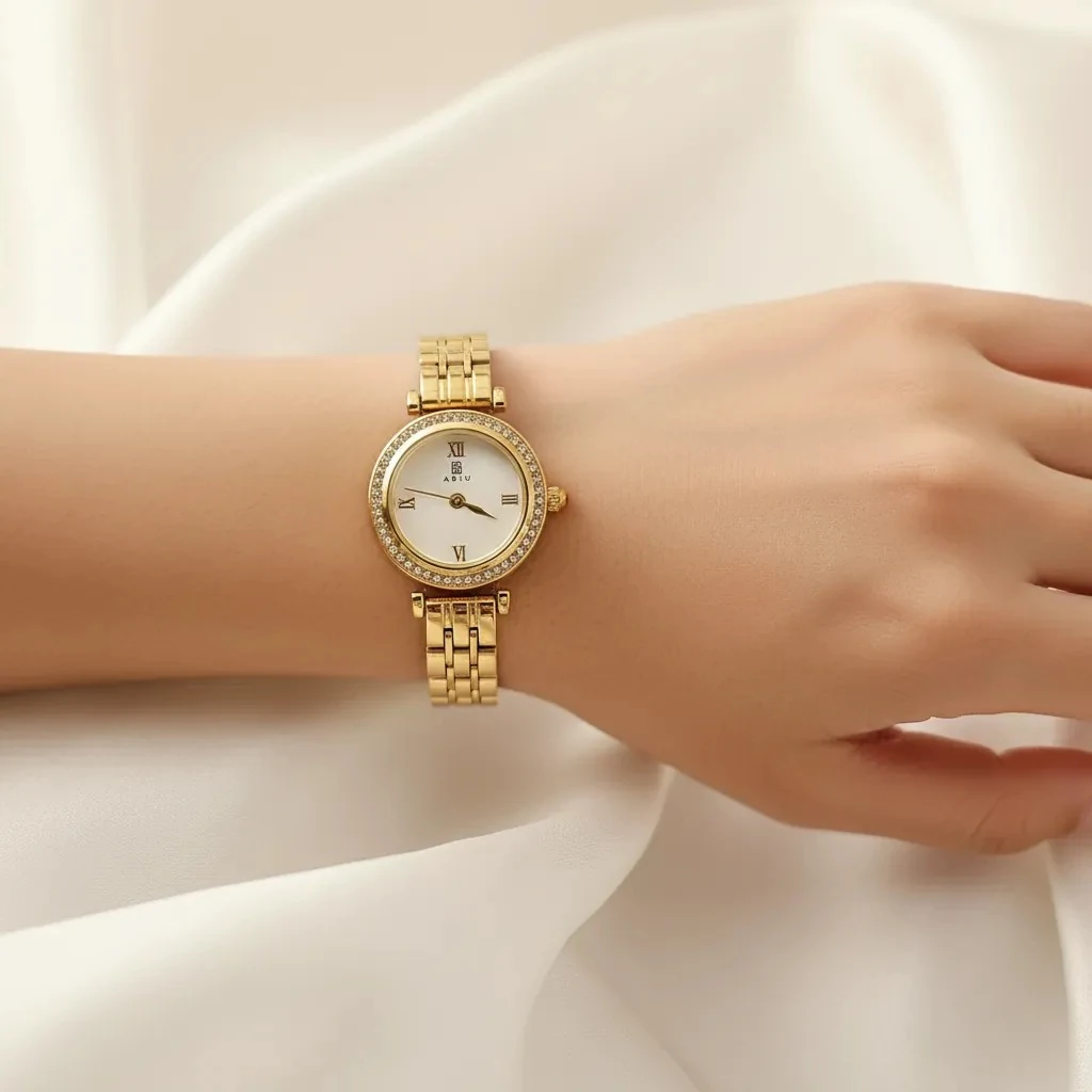 Ore Femrash Çeliku M9  Ngjyre Gold Women Watch