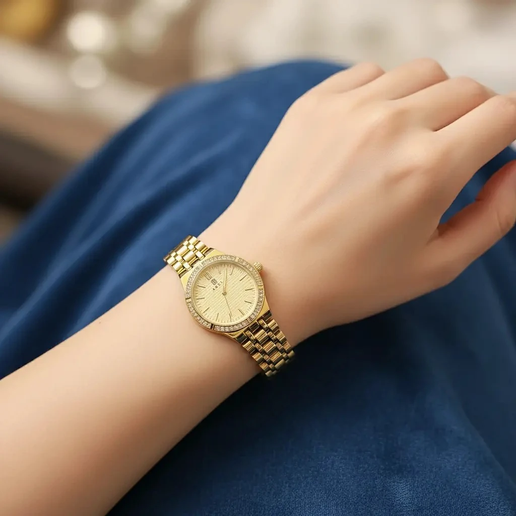 Ore Femrash Çeliku M8  Ngjyre Gold Women Watch