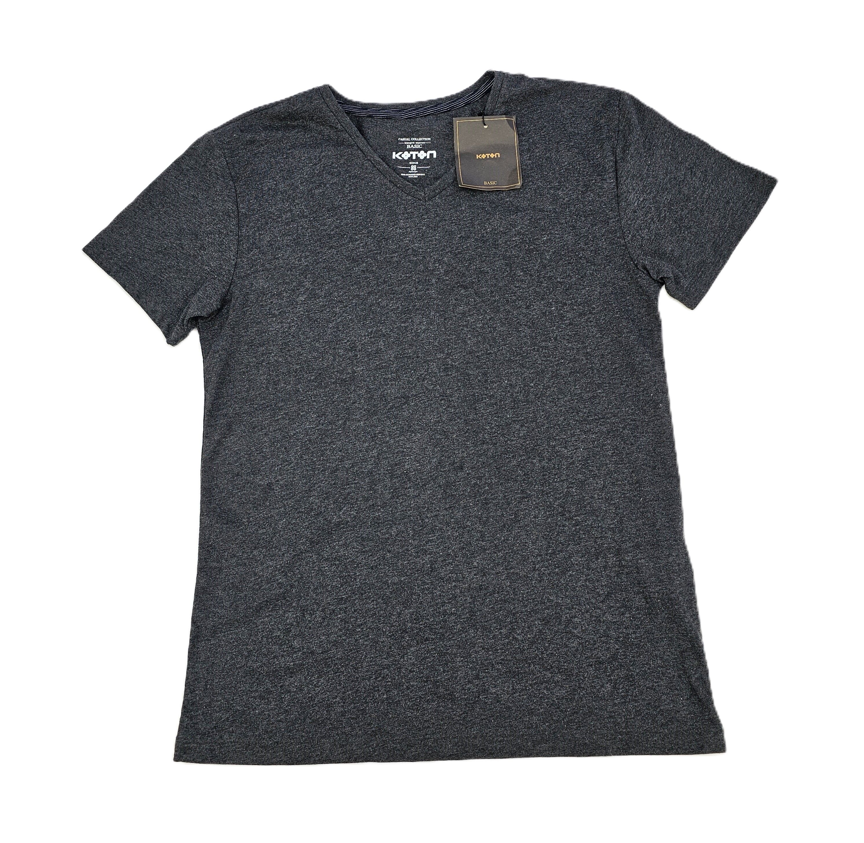 T-Shirt Meshkujsh Ngjyre e Zeze Outlet