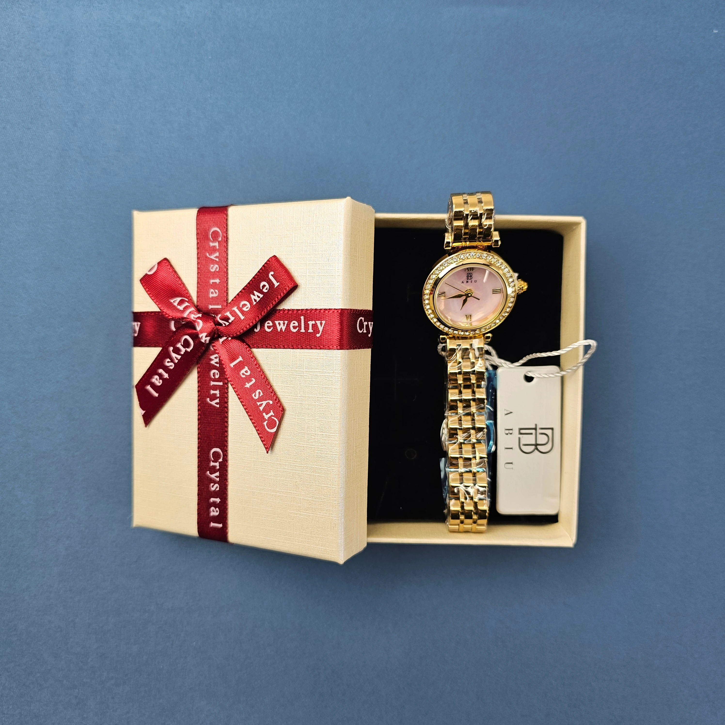Ore Femrash Çeliku M4  Ngjyre Gold Women Watch