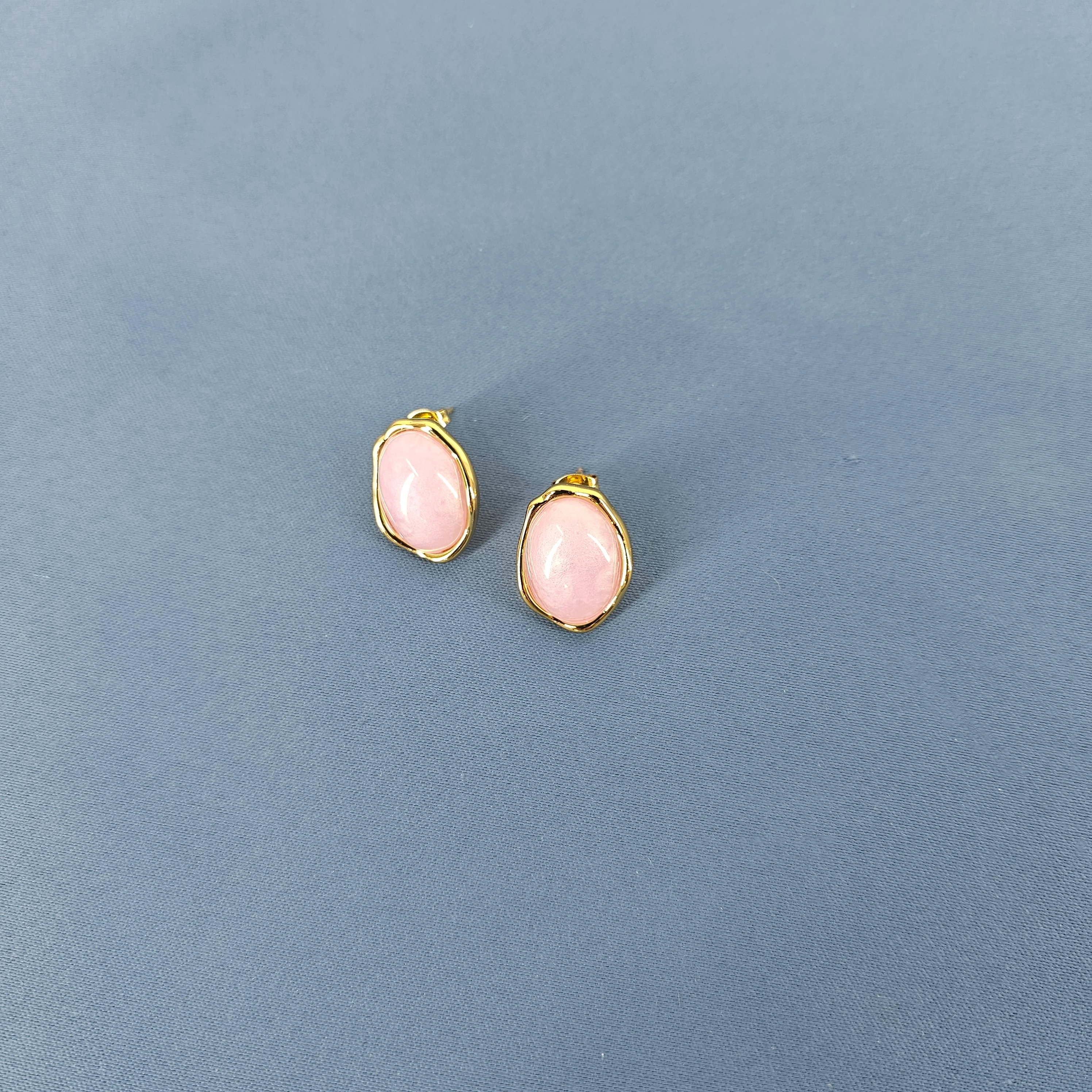 Vathe Femrash Çeliku M41 Stainless Steel Ngjyre Gold me Dizajn Roze Women Earrings