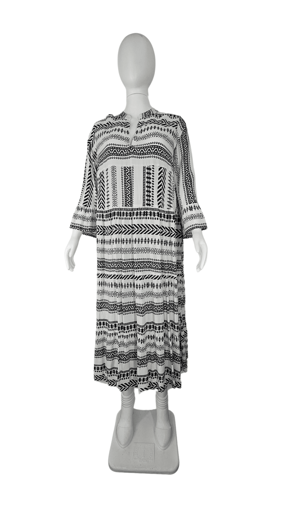 Fustan Femrash Amisu Dizajn Bardhe e Zi Outlet/Dress