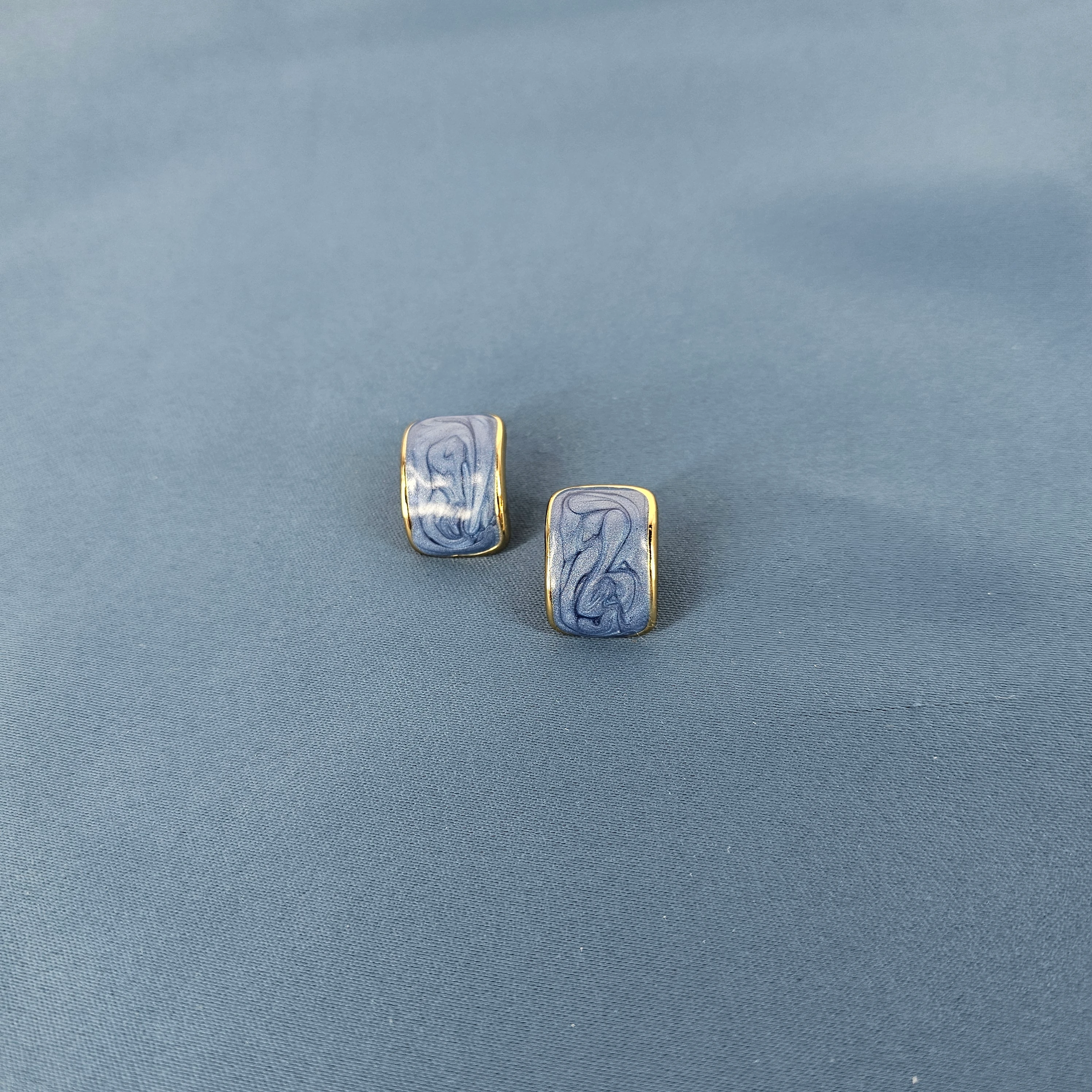 Vathe Femrash Çeliku M36 Stainless Steel Ngjyre Gold me Dizajn Blu  Women Earrings