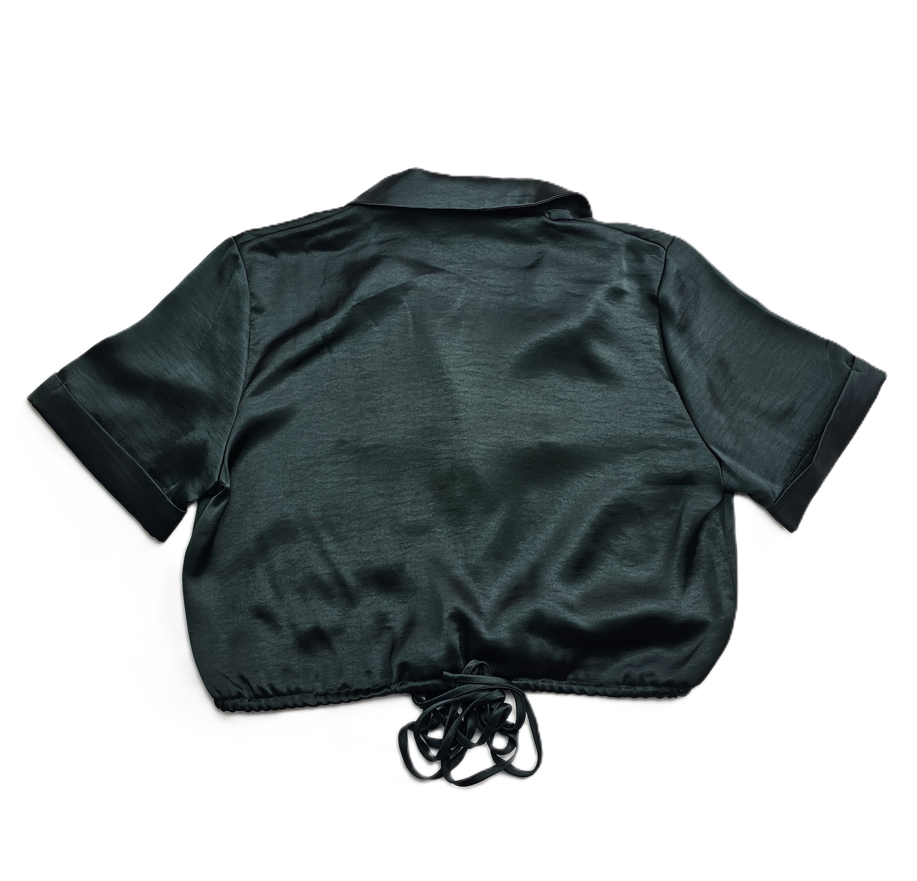 Kemishe Femrash Saten Ngjyre e Zeze Crop Top S.Hand