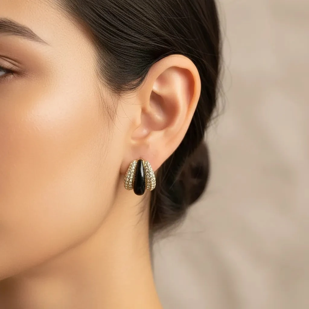 Vathe Femrash Çeliku M32 Stainless Steel Ngjyre Gold me Dizajn te Zi Women Earrings