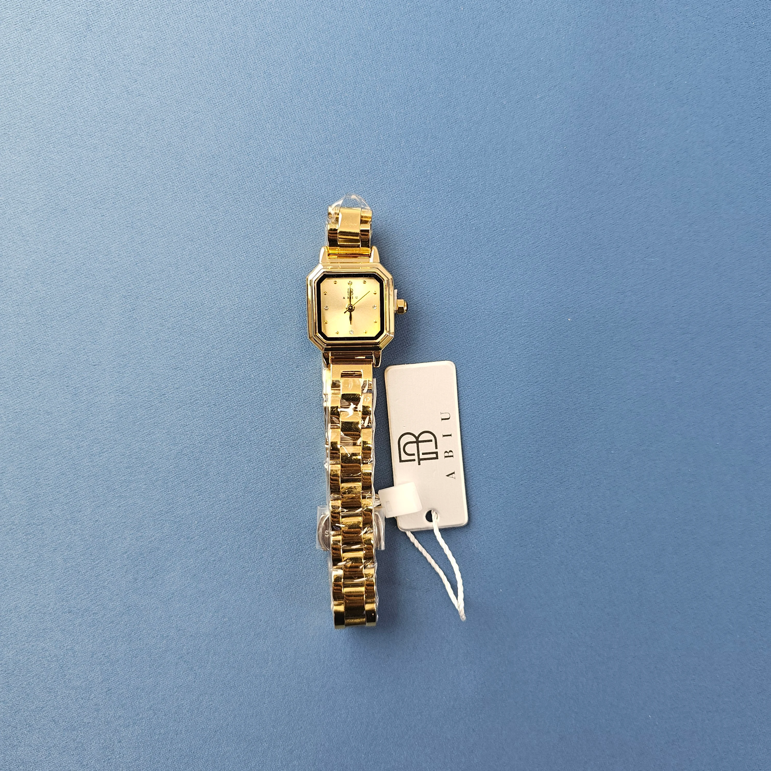 Ore Femrash Çeliku M6  Ngjyre Gold Women Watch