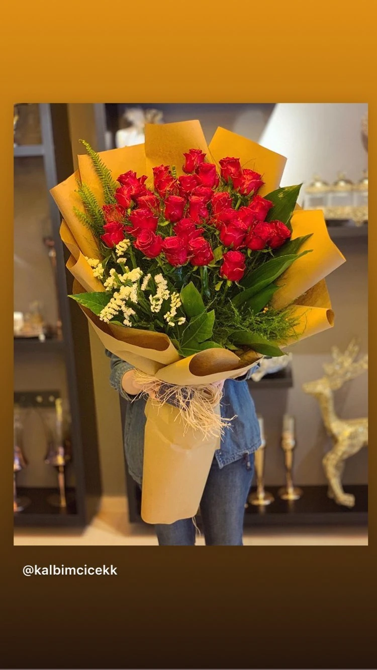 31 Adet Canlı Kırmızı Gül Kız İsteme Buketi