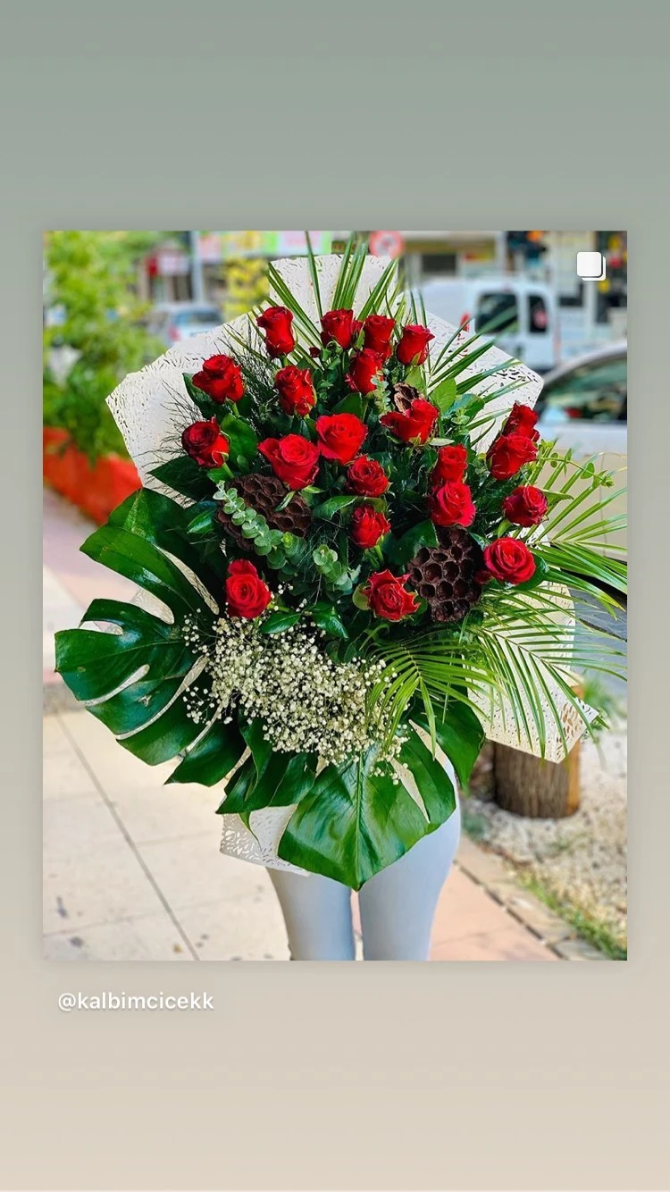 21 Adet Canlı Kırmızı Gül Kız İsteme Buketi