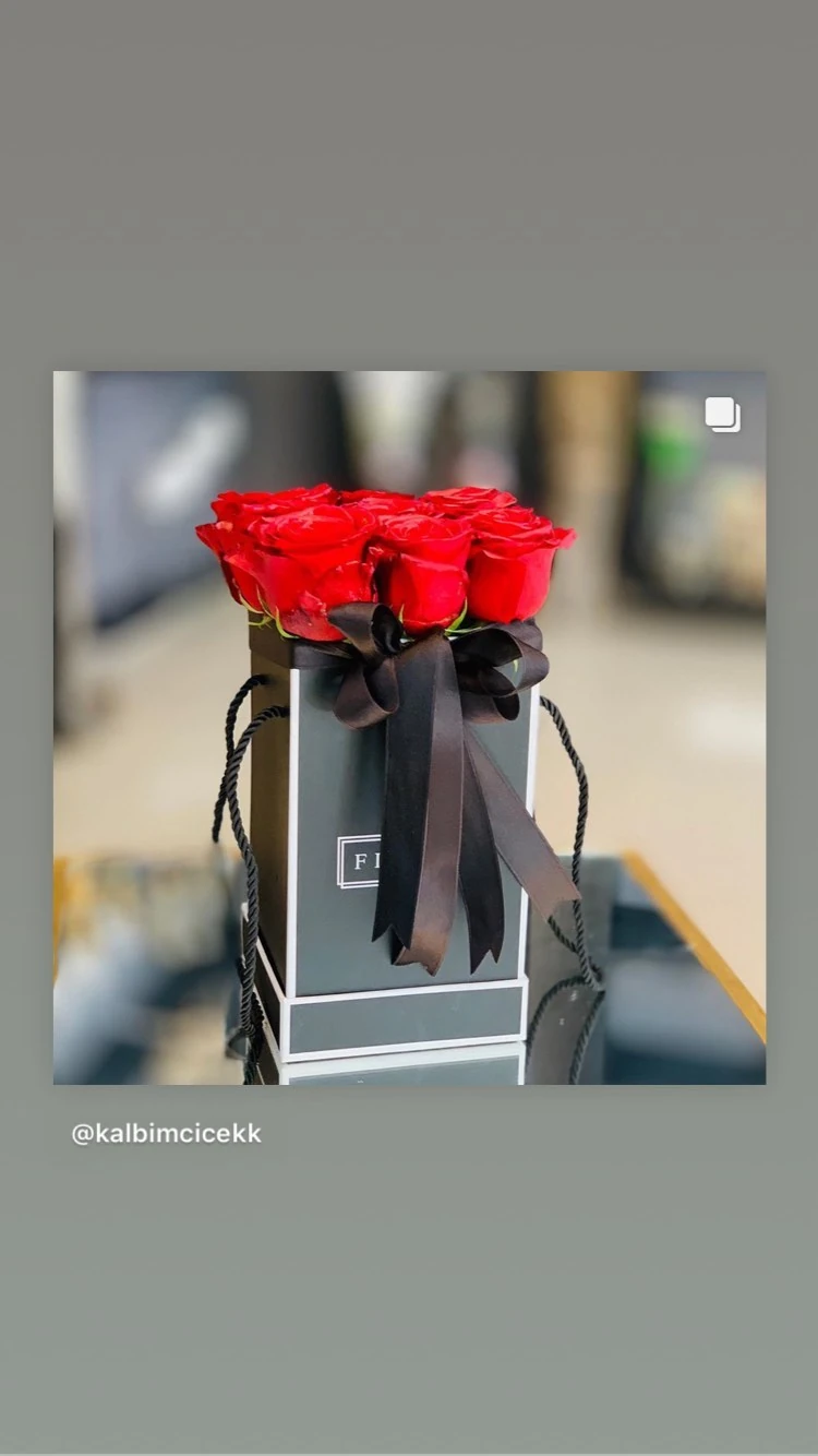 Canlı Kırmızı Gül Kutusu
