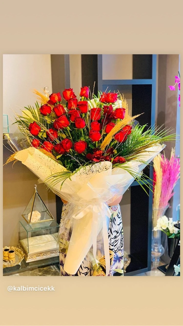 41 li Canlı Kırmızı Gül Kız İsteme Buketi