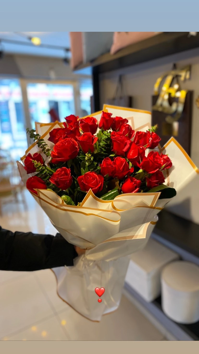 21 Adet Canlı Kırmızı Gül Buketi