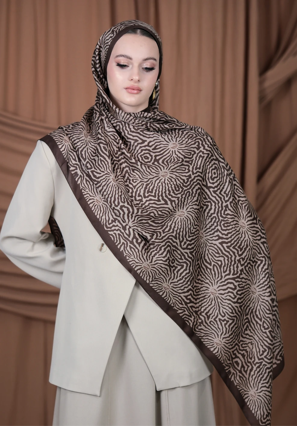 Lovury İpeksi Şal Monogram Desen - Kahve