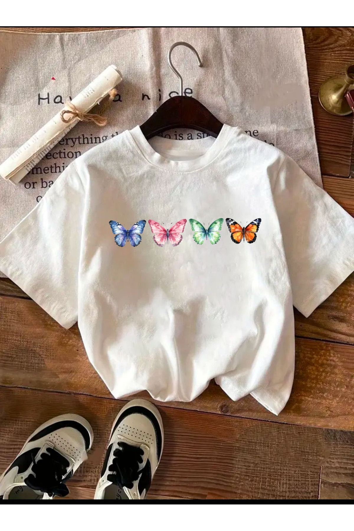 Kelebek Baskılı Basic T-shirt