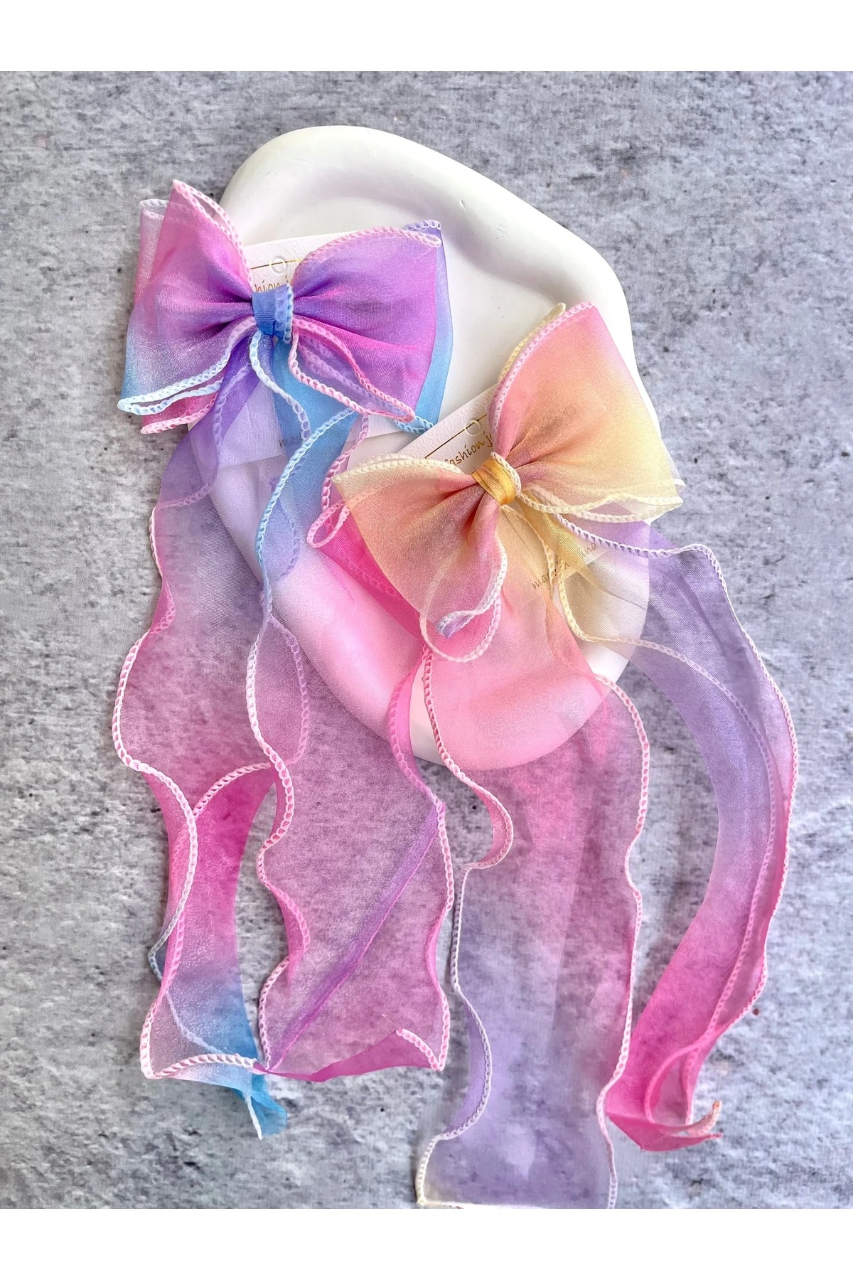 Uzun Kuyruklu Kurdele Toka 