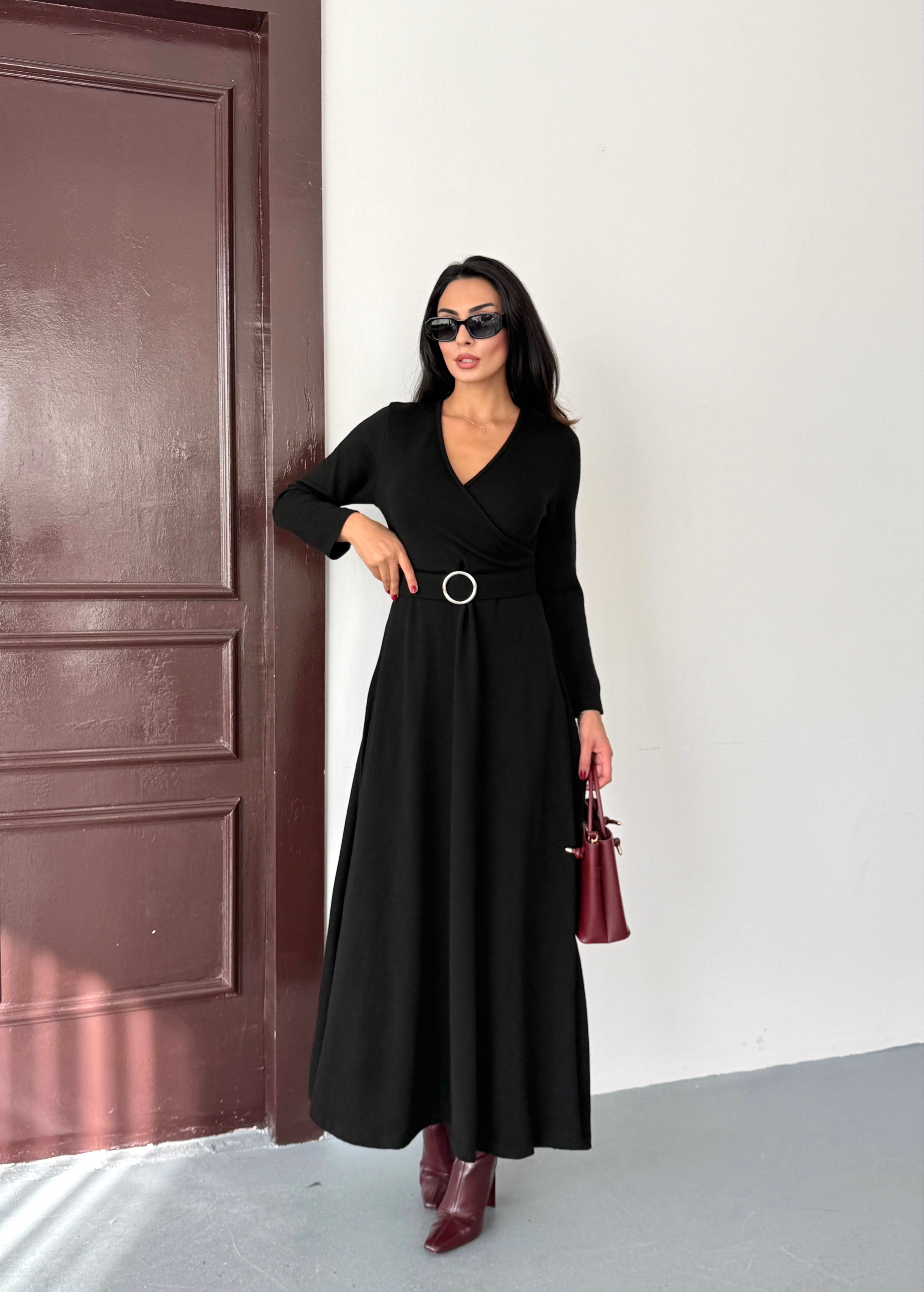 1037 V Yaka Maxi Kemerli Triko Elbise