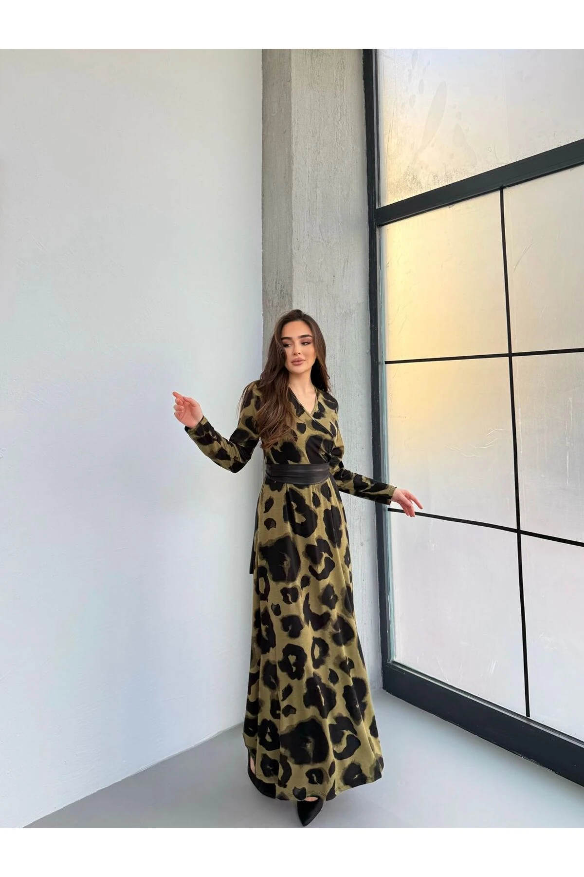 Kravuze Haki Kemerli Çember Desen