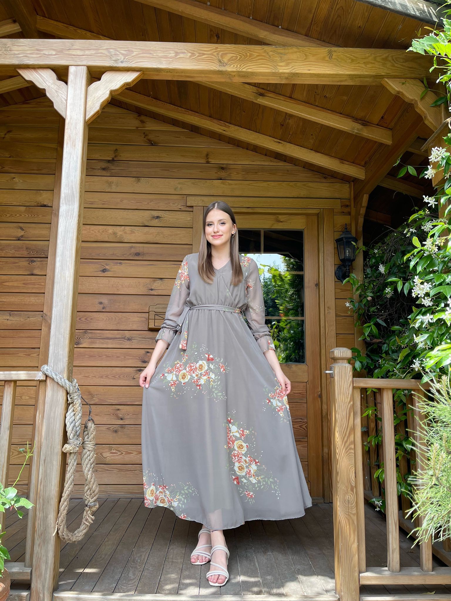 Uzun Astarlı Şifon Çiçekli Elbise