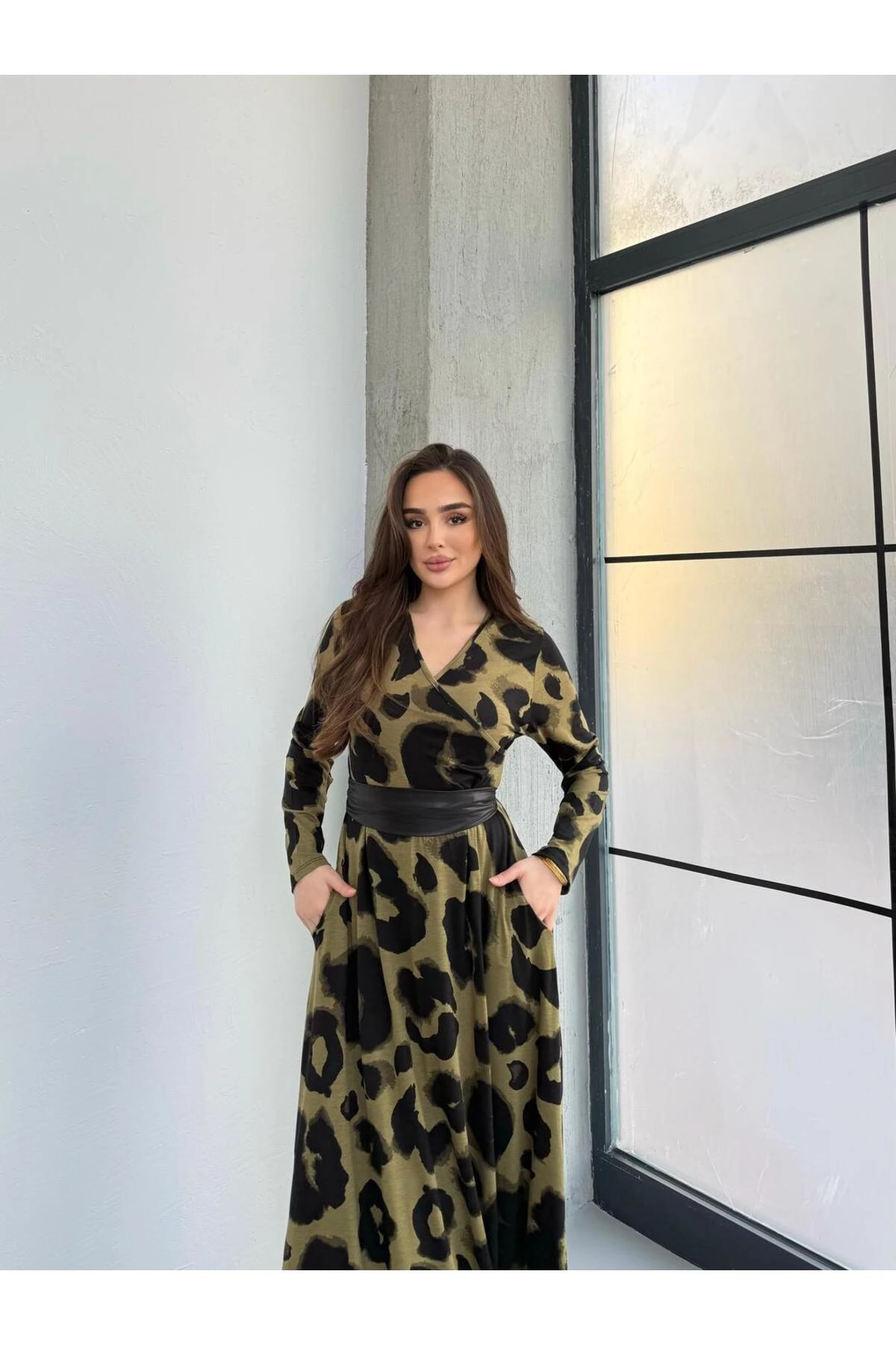 Kravuze Haki Kemerli Çember Desen