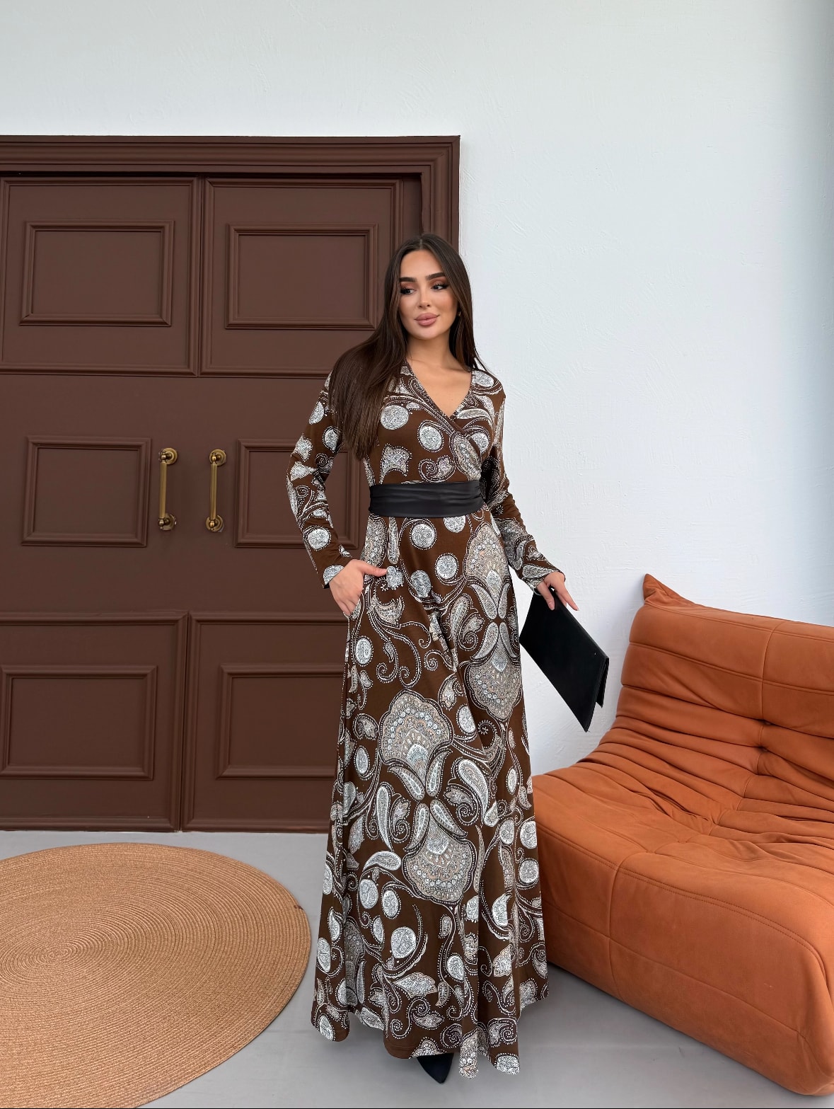 1025 Kahve Çiçekli Desenli Kemerli Elbise