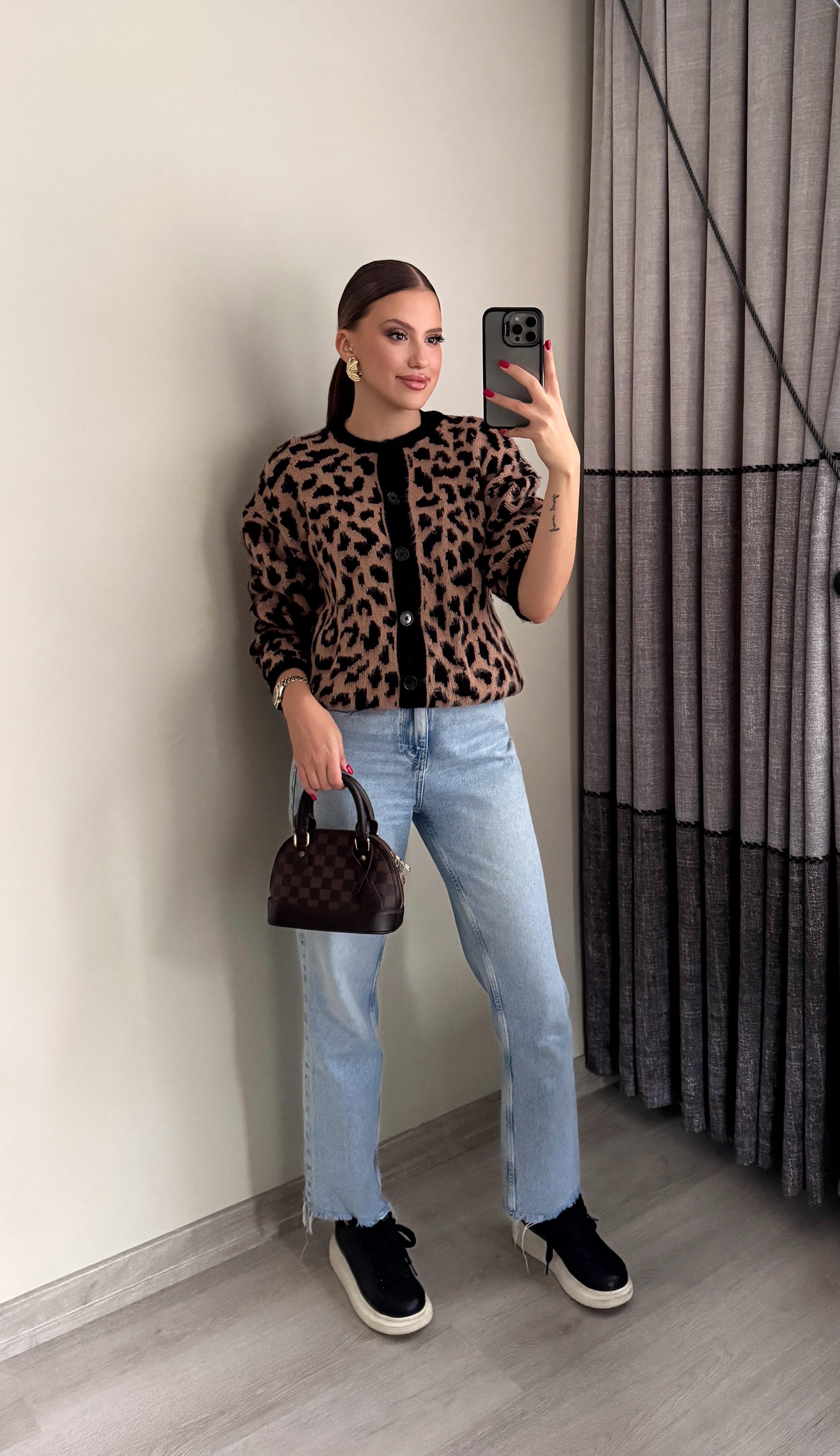 Düğmeli Kırçıllı Triko Kazak