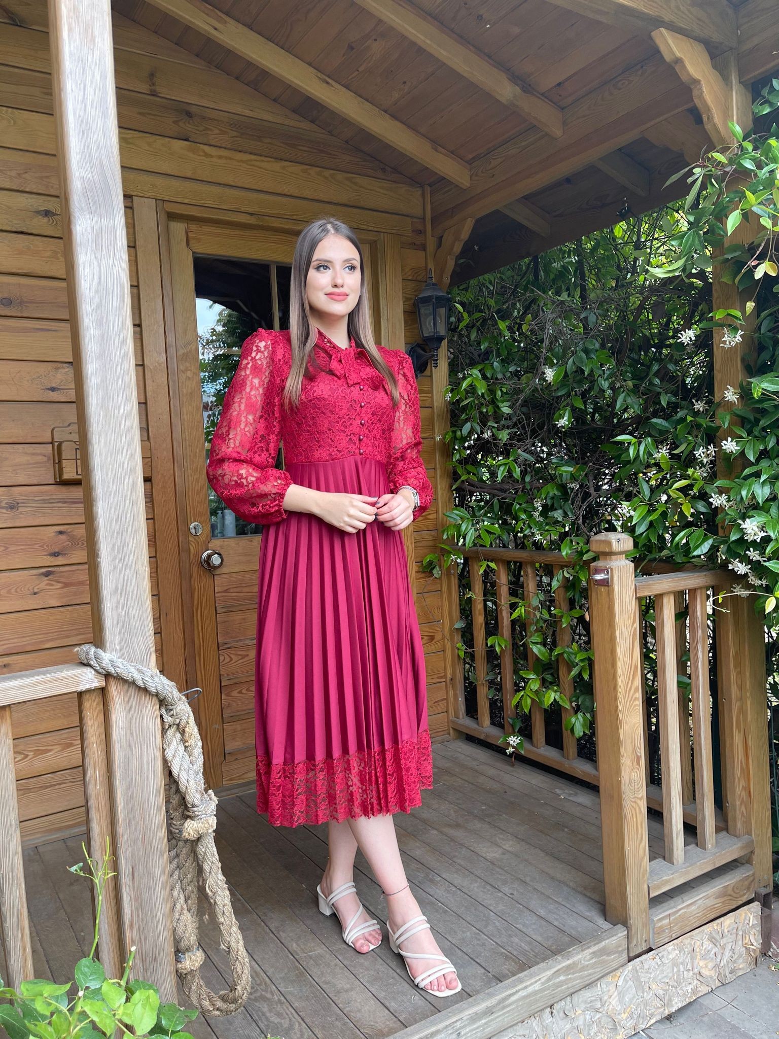 Piliseli Dantel Kurdele Elbise - Kırmızı