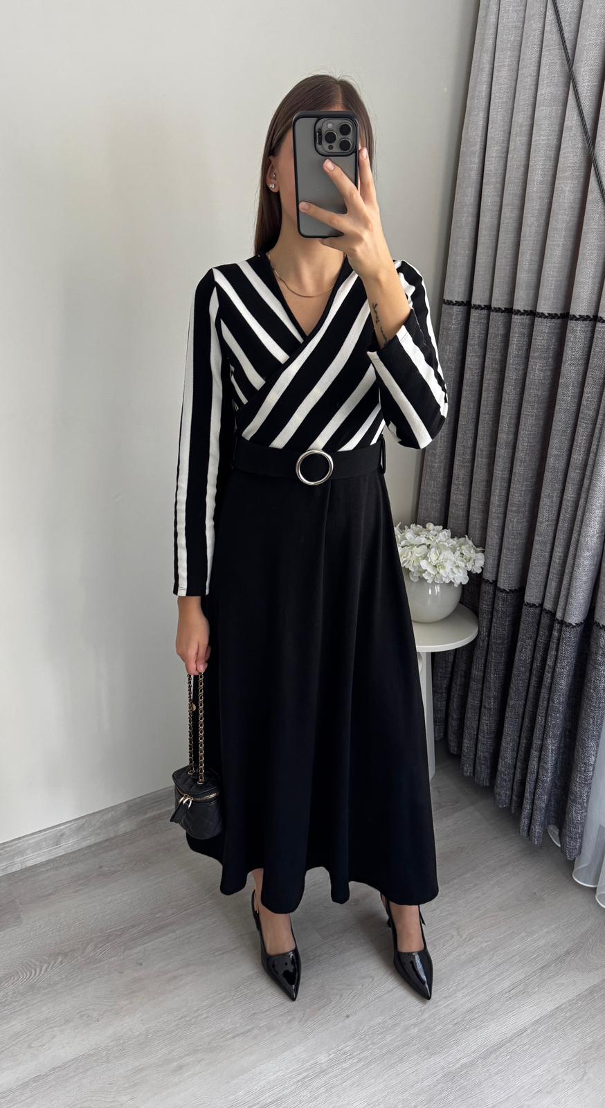 M-100984 V Yaka Çizgili Triko Elbise