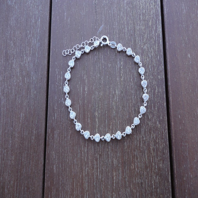 Sevginin Zarafeti: G&A Jewels 925 Ayar Gümüş Zirkon Taşlı Kalp Formlu Bileklik