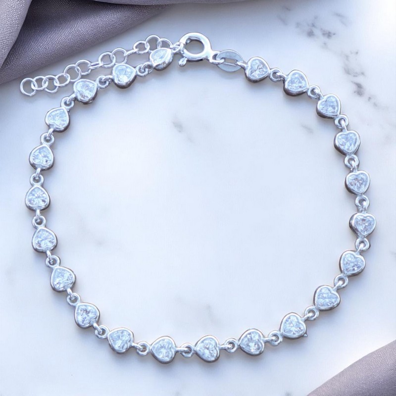 Sevginin Zarafeti: G&A Jewels 925 Ayar Gümüş Zirkon Taşlı Kalp Formlu Bileklik
